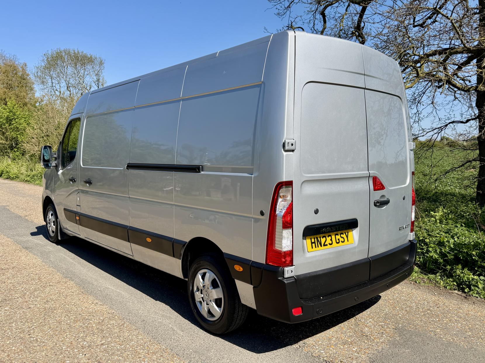 2023 Renault Master 2.3 dCi 35 Business+ Panel Van 4dr Diesel Manual FWD LWB Medium Roof Euro 6 (135 ps) - Thumbnail 4