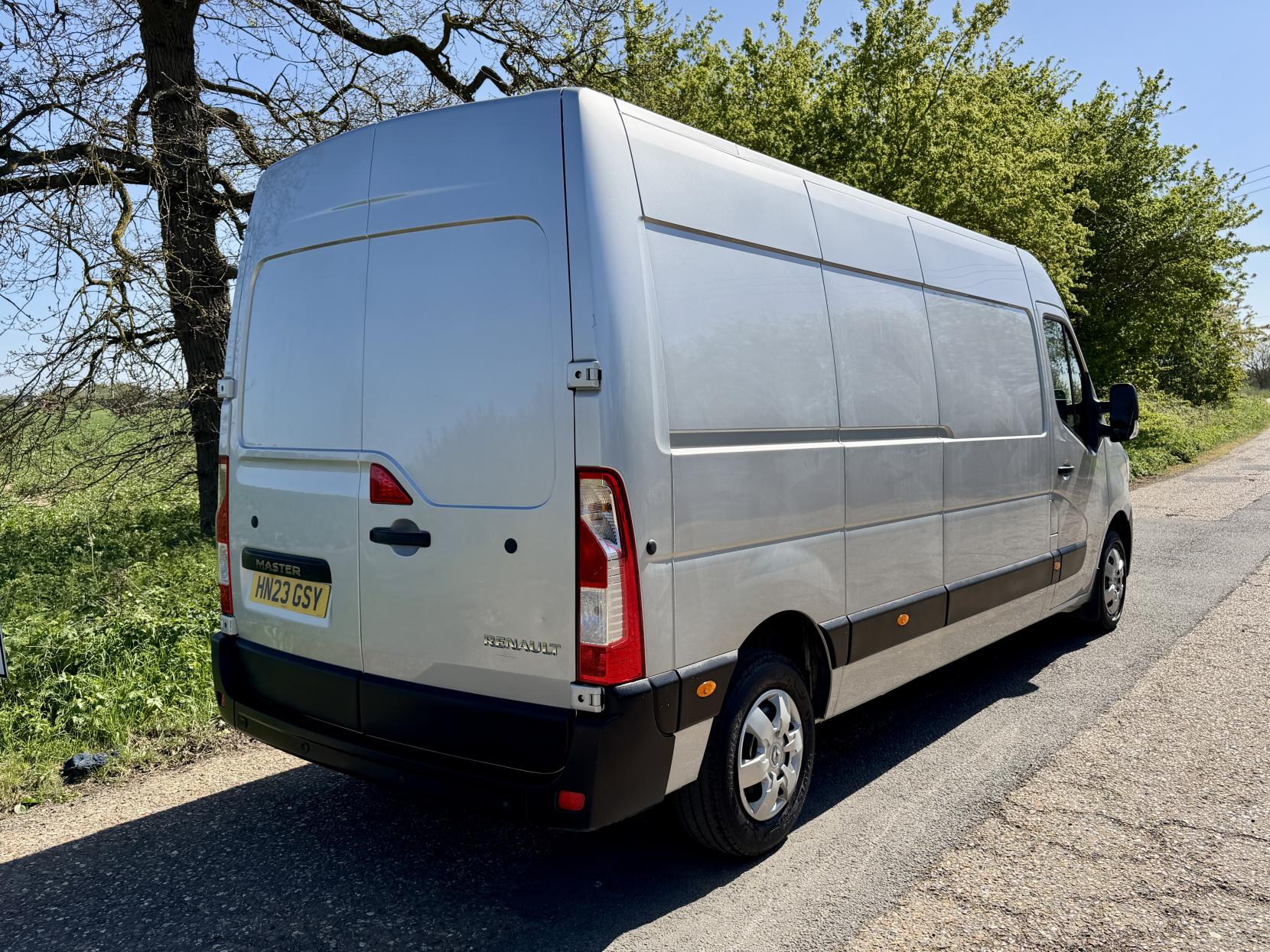 2023 Renault Master 2.3 dCi 35 Business+ Panel Van 4dr Diesel Manual FWD LWB Medium Roof Euro 6 (135 ps) - Thumbnail 5
