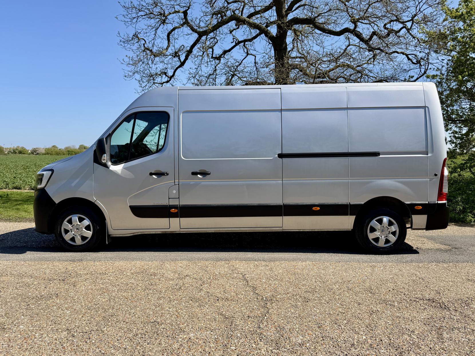 2023 Renault Master 2.3 dCi 35 Business+ Panel Van 4dr Diesel Manual FWD LWB Medium Roof Euro 6 (135 ps) - Thumbnail 2