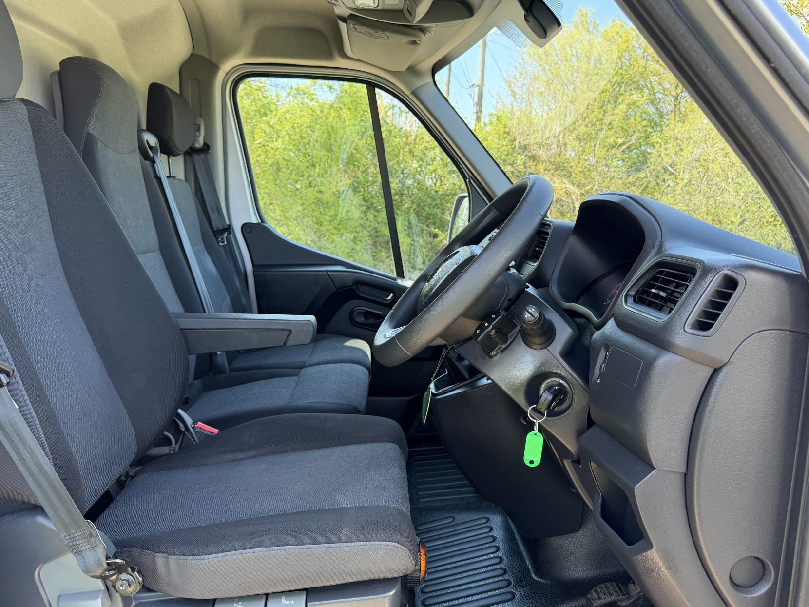 2023 Renault Master 2.3 dCi 35 Business+ Panel Van 4dr Diesel Manual FWD LWB Medium Roof Euro 6 (135 ps) - Thumbnail 9