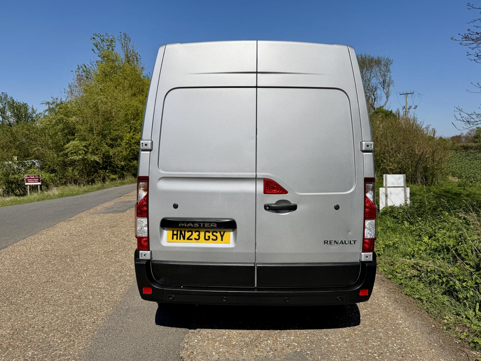 2023 Renault Master 2.3 dCi 35 Business+ Panel Van 4dr Diesel Manual FWD LWB Medium Roof Euro 6 (135 ps) - Thumbnail 8
