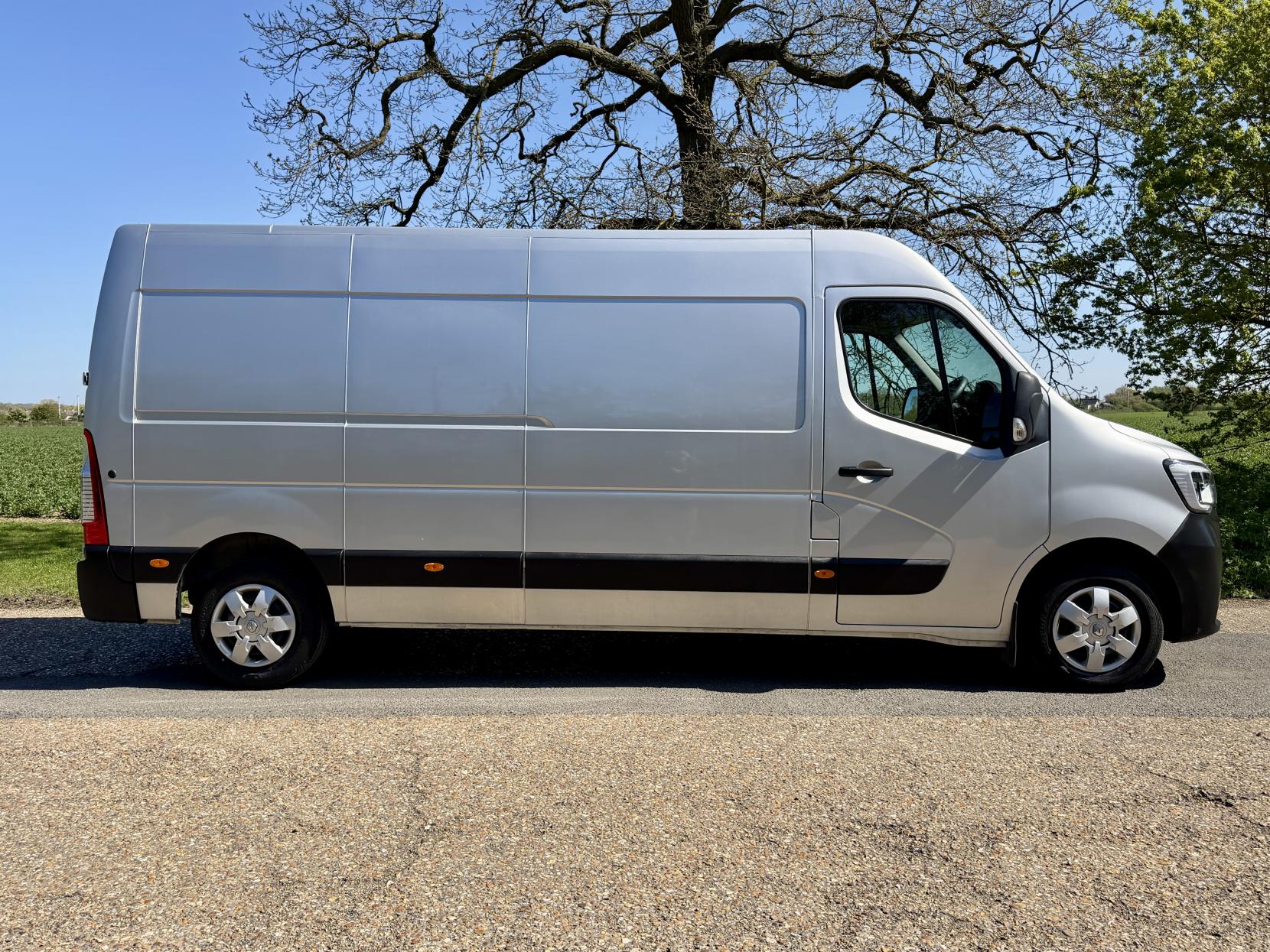 2023 Renault Master 2.3 dCi 35 Business+ Panel Van 4dr Diesel Manual FWD LWB Medium Roof Euro 6 (135 ps) - Thumbnail 6