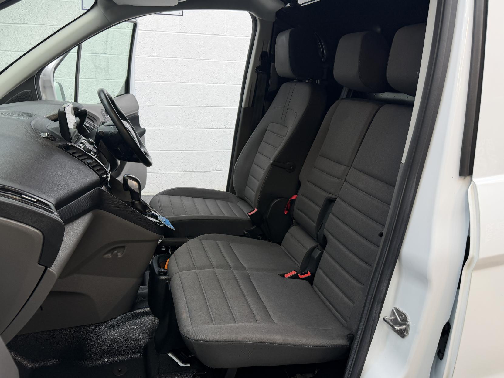2022 Ford Transit Connect 1.5 250 EcoBlue Limited Panel Van 5dr Diesel Auto L2 Euro 6 (s/s) (120 ps) - Thumbnail 4