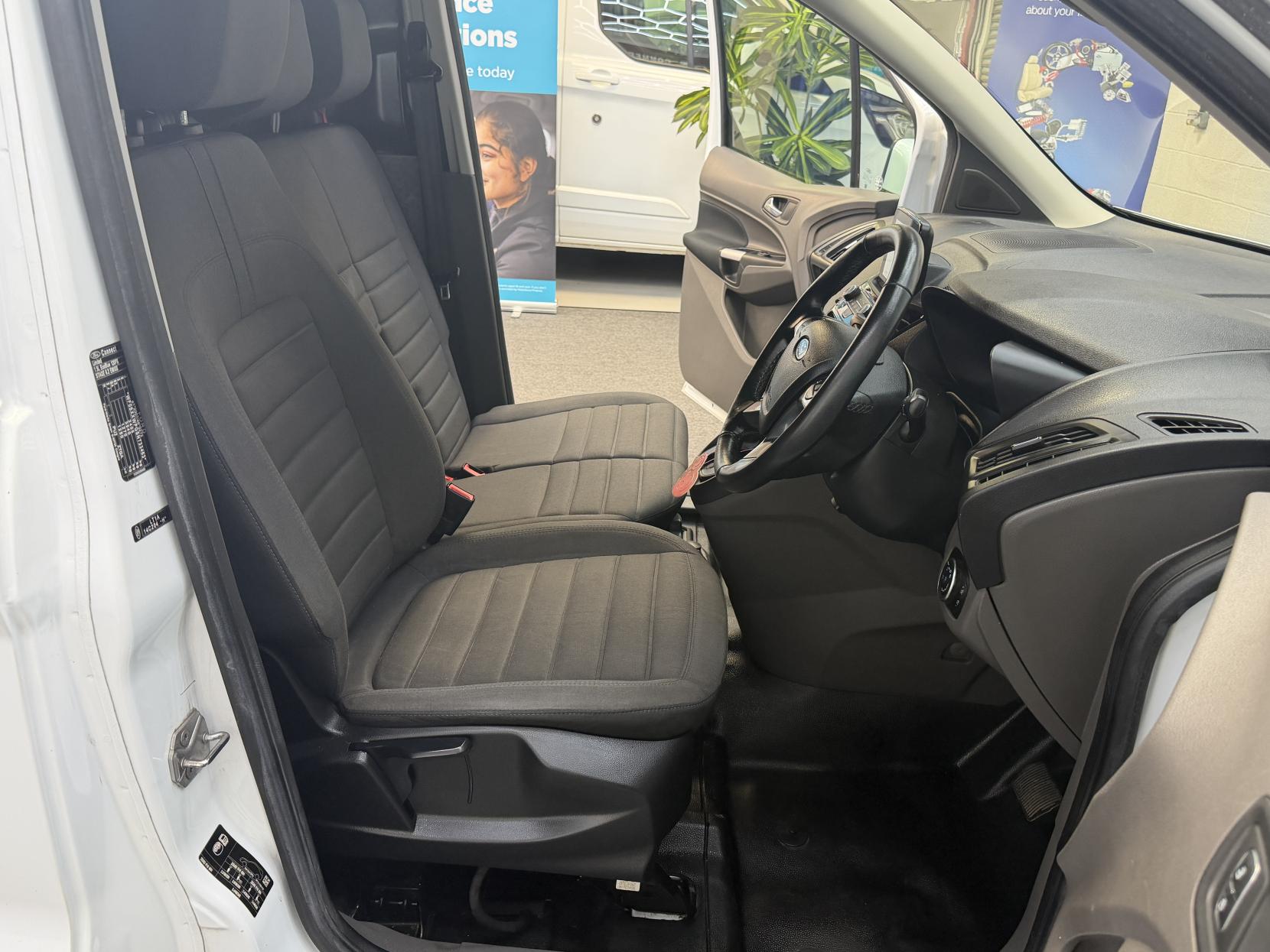2022 Ford Transit Connect 1.5 250 EcoBlue Limited Panel Van 5dr Diesel Auto L2 Euro 6 (s/s) (120 ps) - Thumbnail 8