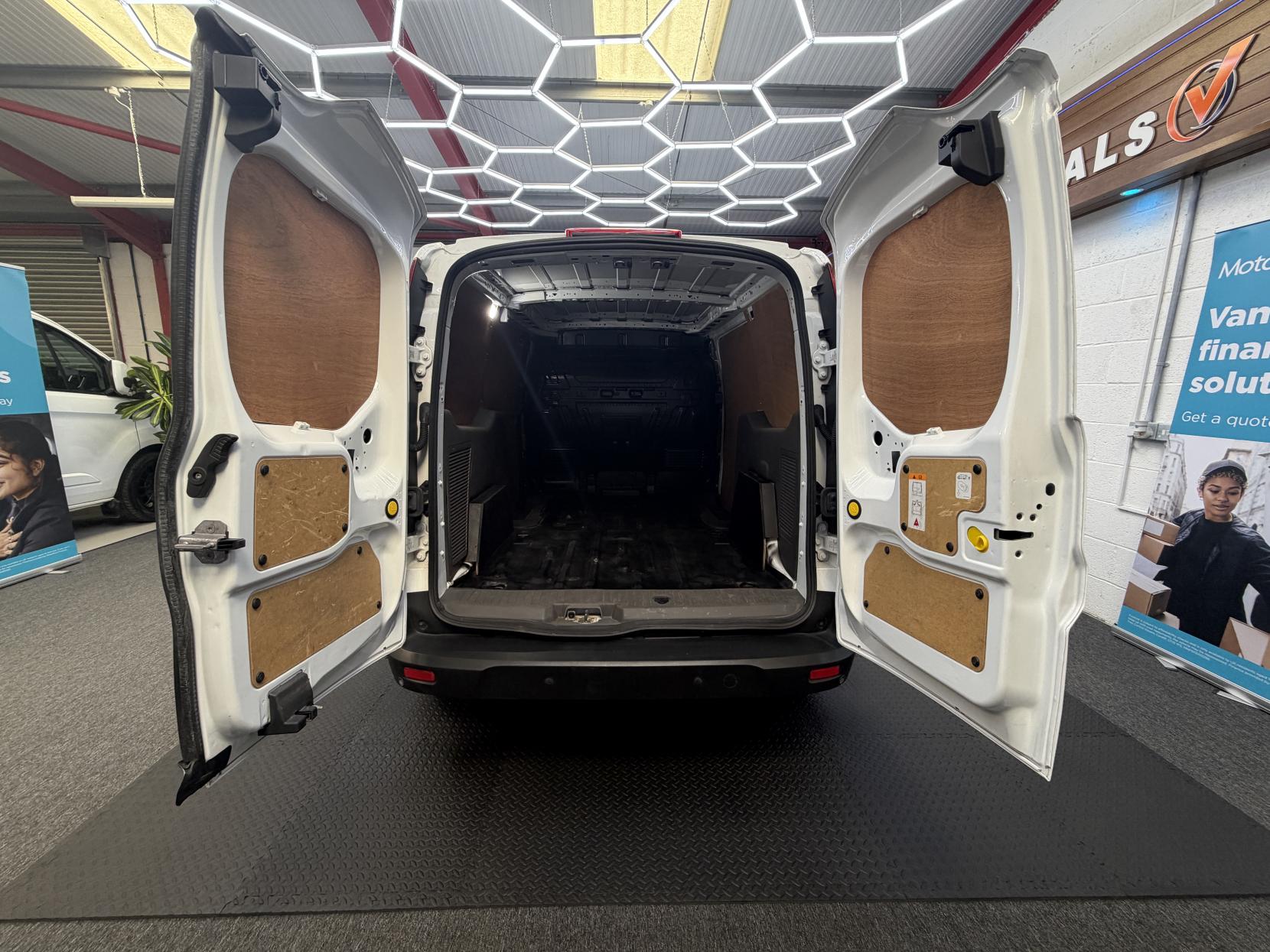 2022 Ford Transit Connect 1.5 250 EcoBlue Limited Panel Van 5dr Diesel Auto L2 Euro 6 (s/s) (120 ps) - Thumbnail 14