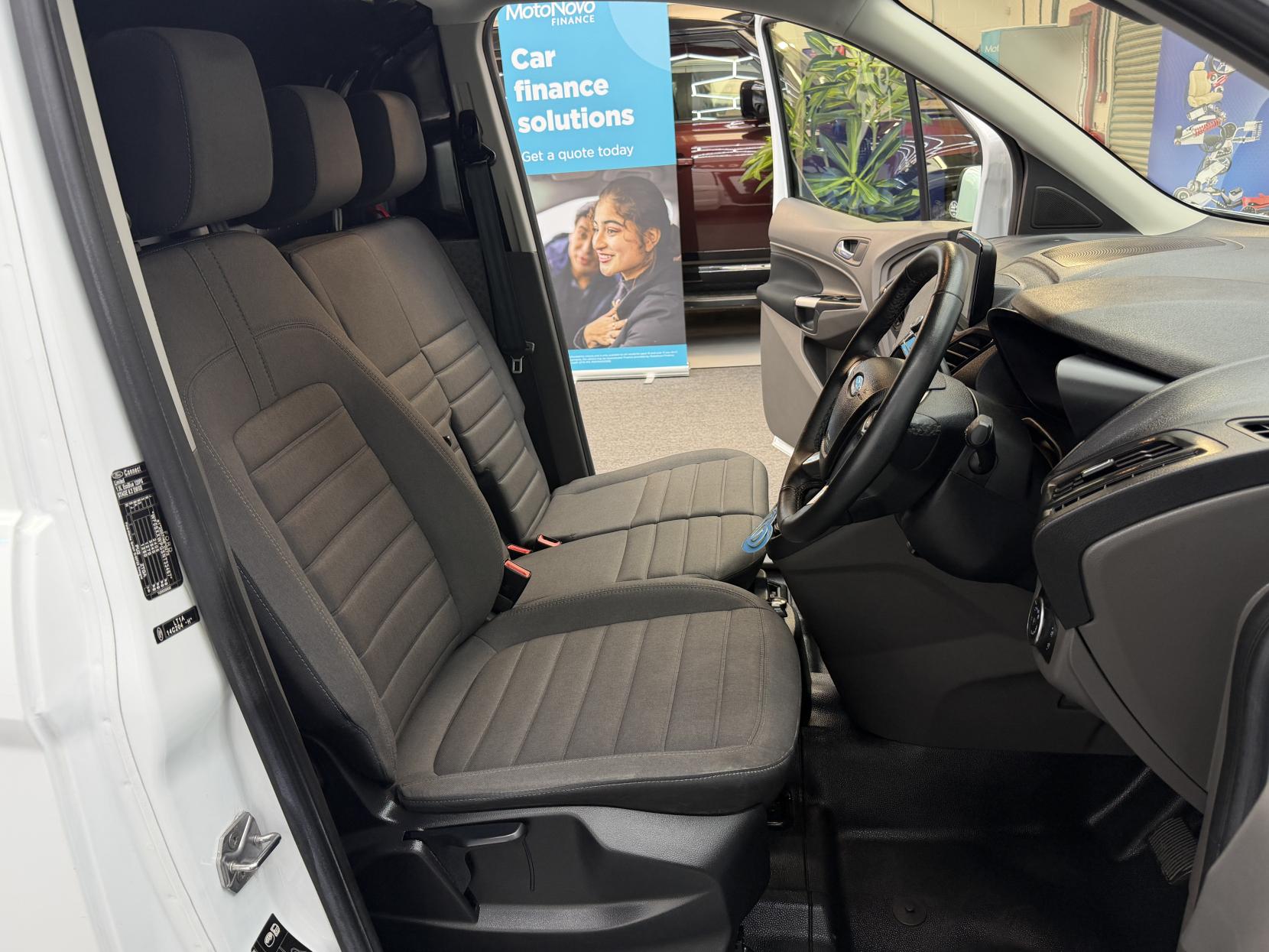2022 Ford Transit Connect 1.5 250 EcoBlue Limited Panel Van 5dr Diesel Auto L2 Euro 6 (s/s) (120 ps) - Thumbnail 3