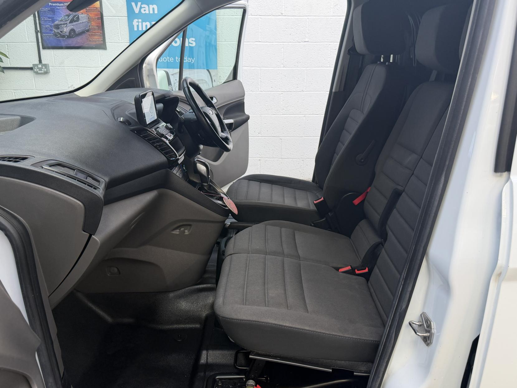 2022 Ford Transit Connect 1.5 250 EcoBlue Limited Panel Van 5dr Diesel Auto L2 Euro 6 (s/s) (120 ps) - Thumbnail 10