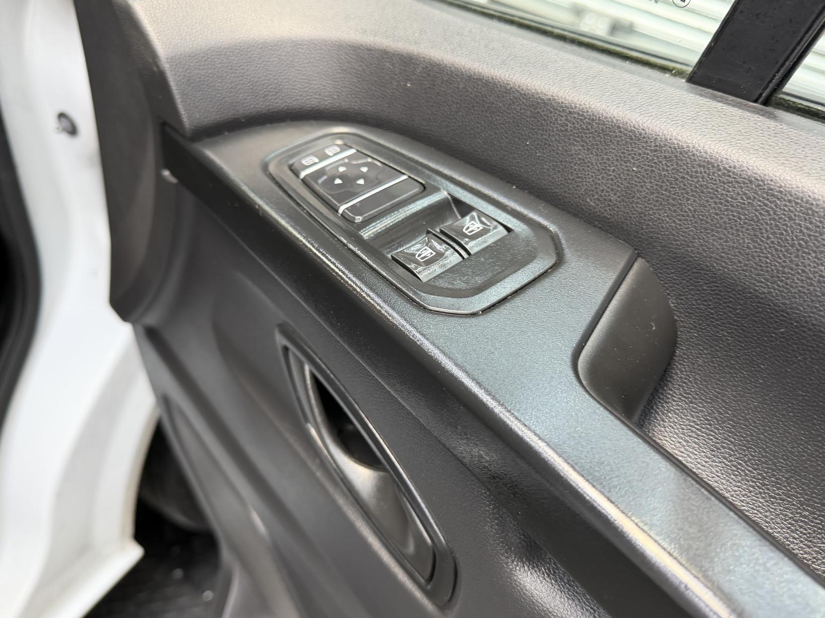 2022 Renault Trafic 2.0 dCi Blue SL28 Business+ L1 H1* AIR CON 19,962 * - Thumbnail 19