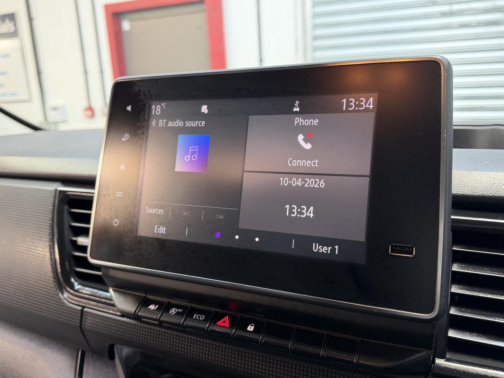 2022 Renault Trafic 2.0 dCi Blue SL28 Business+ L1 H1* AIR CON 19,962 * - Thumbnail 12