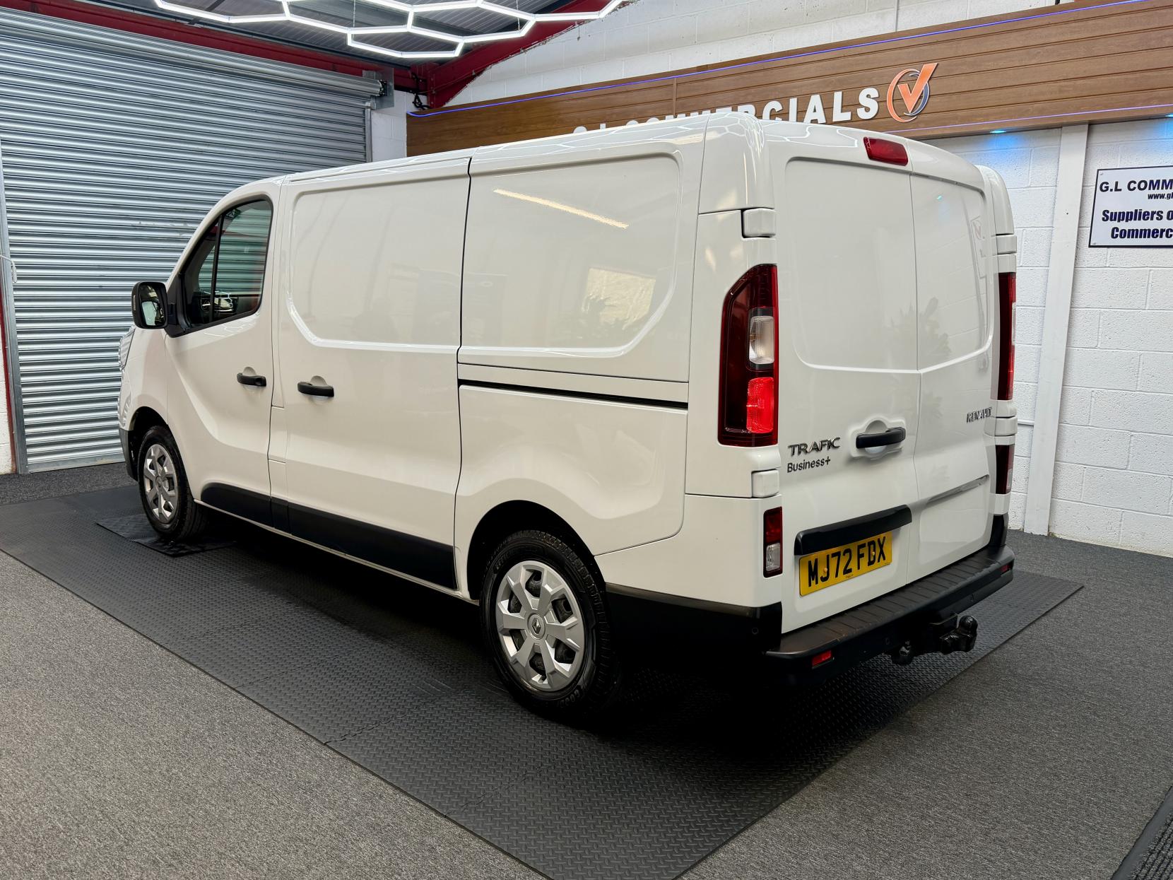 2022 Renault Trafic 2.0 dCi Blue SL28 Business+ L1 H1* AIR CON 19,962 * - Thumbnail 4