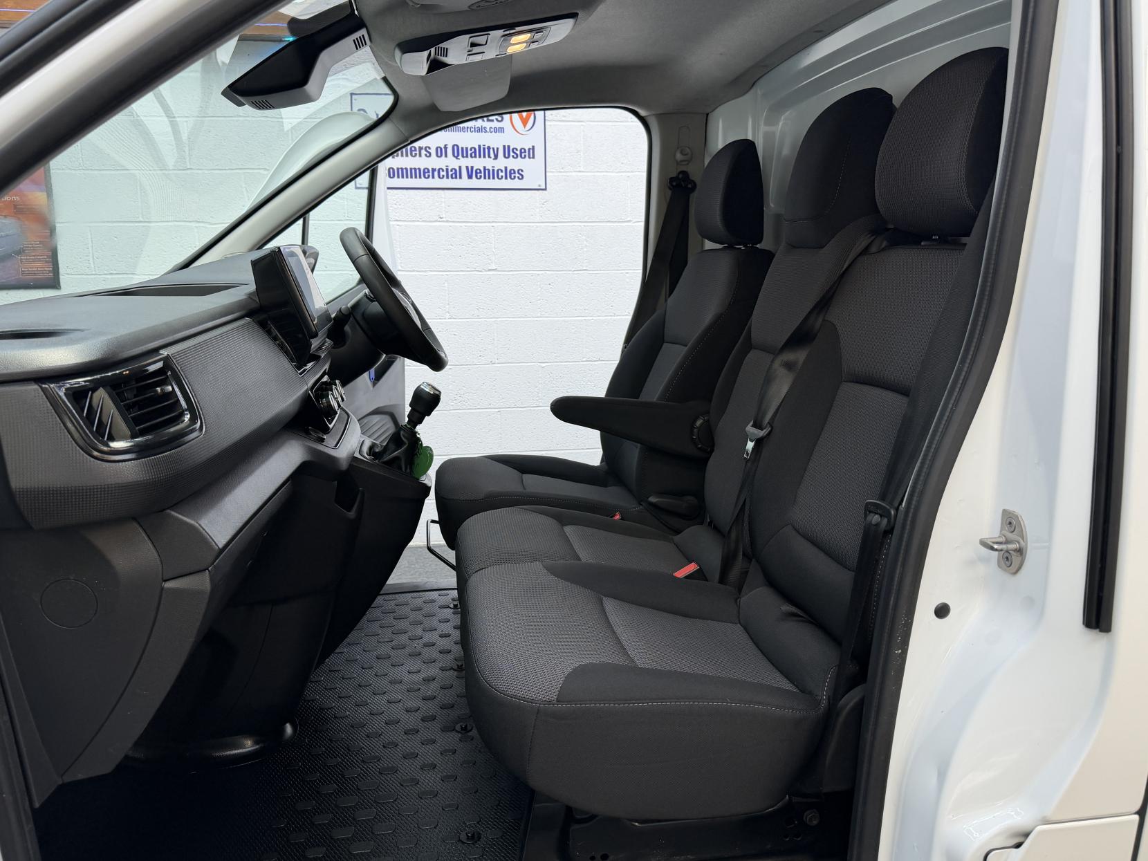2022 Renault Trafic 2.0 dCi Blue SL28 Business+ L1 H1* AIR CON 19,962 * - Thumbnail 10