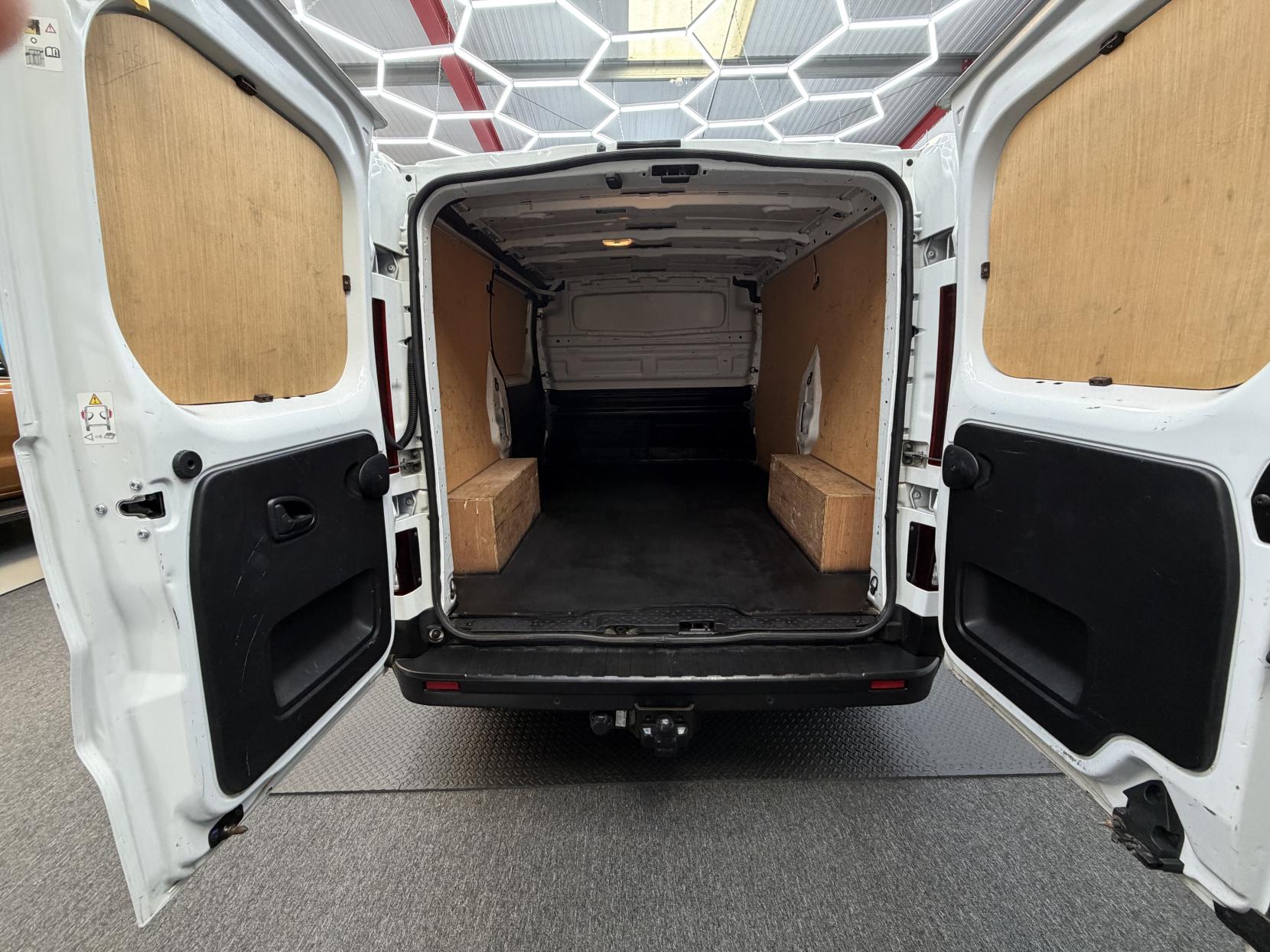 2022 Renault Trafic 2.0 dCi Blue SL28 Business+ L1 H1* AIR CON 19,962 * - Thumbnail 16