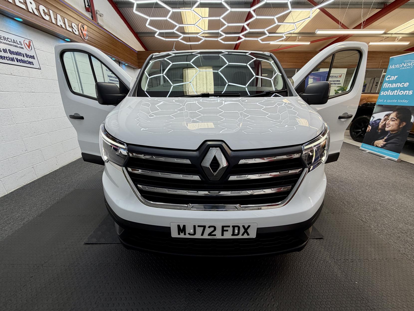 2022 Renault Trafic 2.0 dCi Blue SL28 Business+ L1 H1* AIR CON 19,962 * - Thumbnail 3