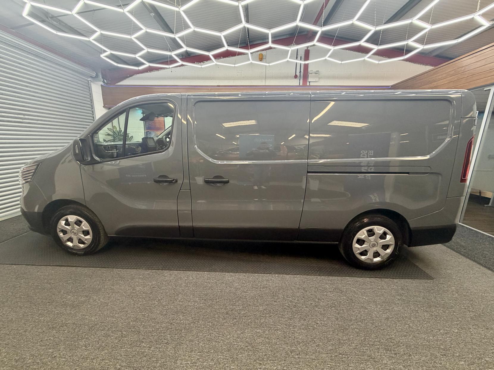 2023 Renault Trafic 2.0 dCi Blue LL30 Advance Panel Van 5dr Diesel Manual L2 H1 Euro 6 (s/s) (130 ps)