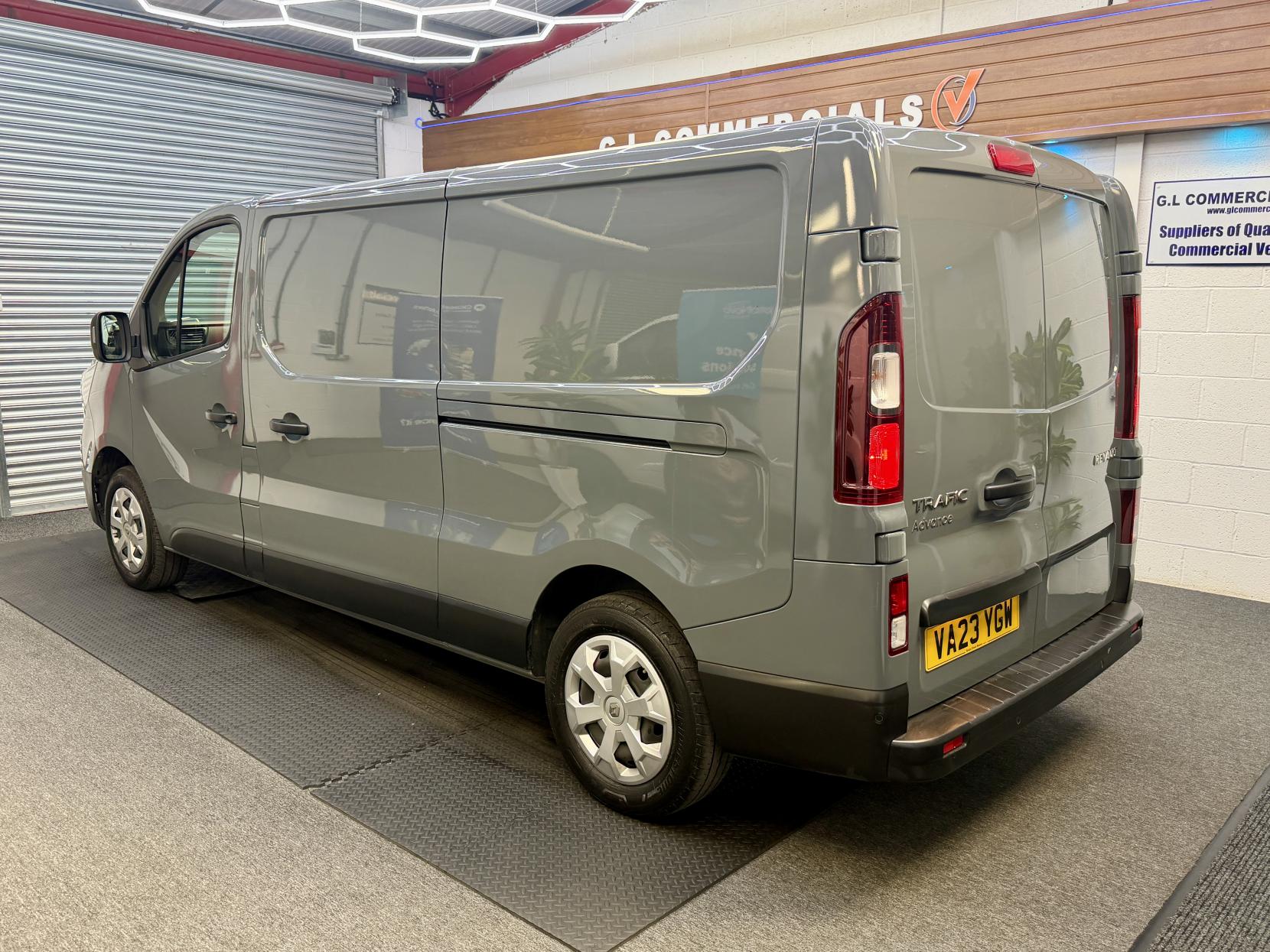 2023 Renault Trafic 2.0 dCi Blue LL30 Advance Panel Van 5dr Diesel Manual L2 H1 Euro 6 (s/s) (130 ps) - Thumbnail 4
