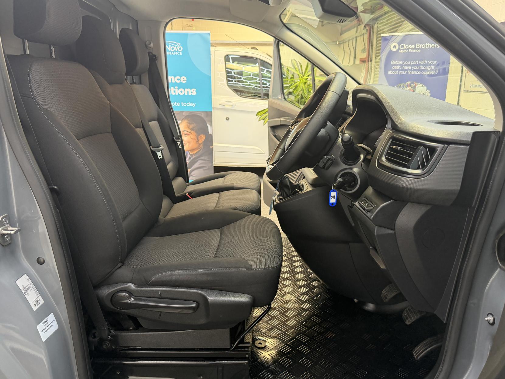 2023 Renault Trafic 2.0 dCi Blue LL30 Advance Panel Van 5dr Diesel Manual L2 H1 Euro 6 (s/s) (130 ps) - Thumbnail 8