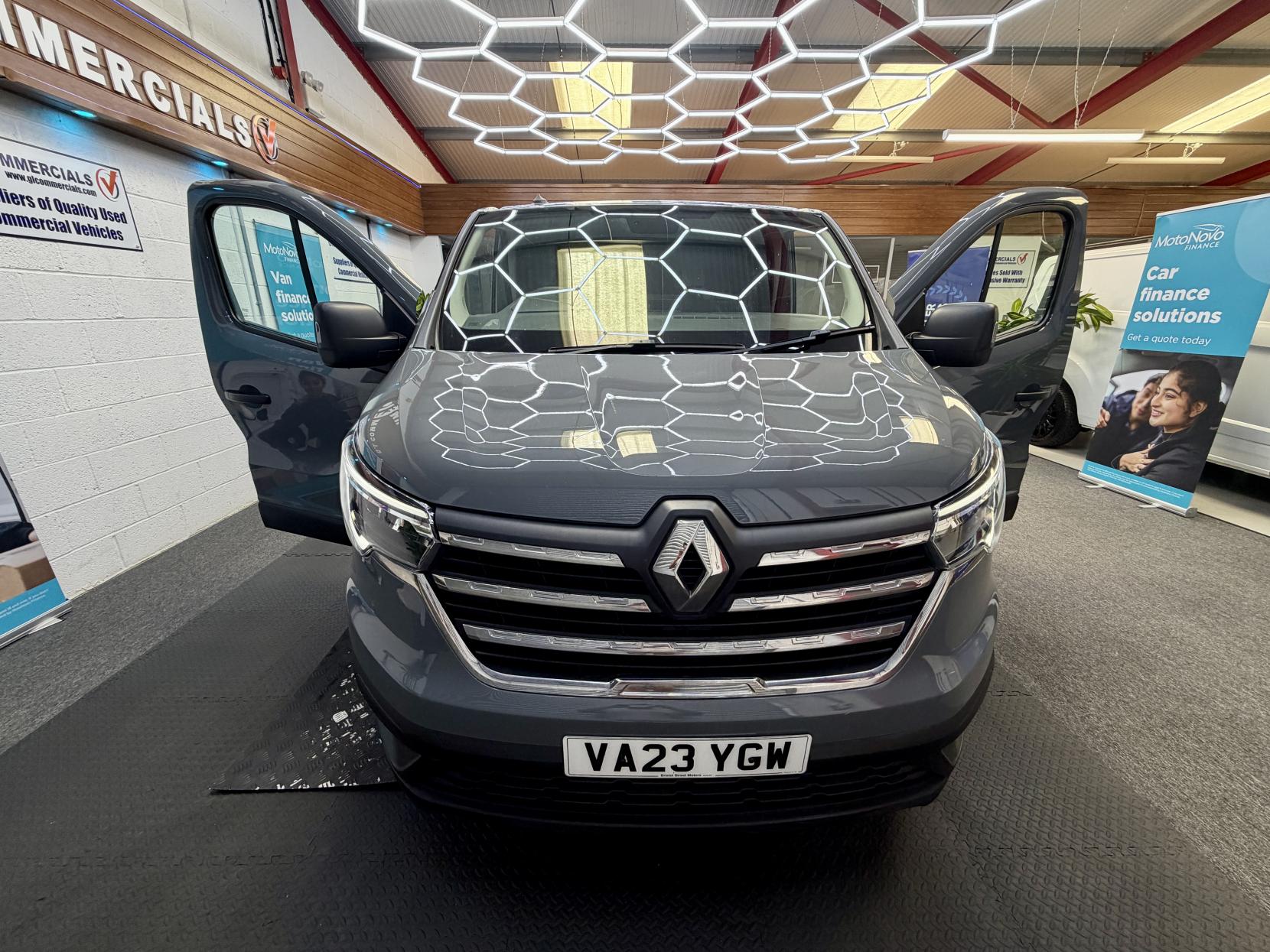 2023 Renault Trafic 2.0 dCi Blue LL30 Advance Panel Van 5dr Diesel Manual L2 H1 Euro 6 (s/s) (130 ps) - Thumbnail 3