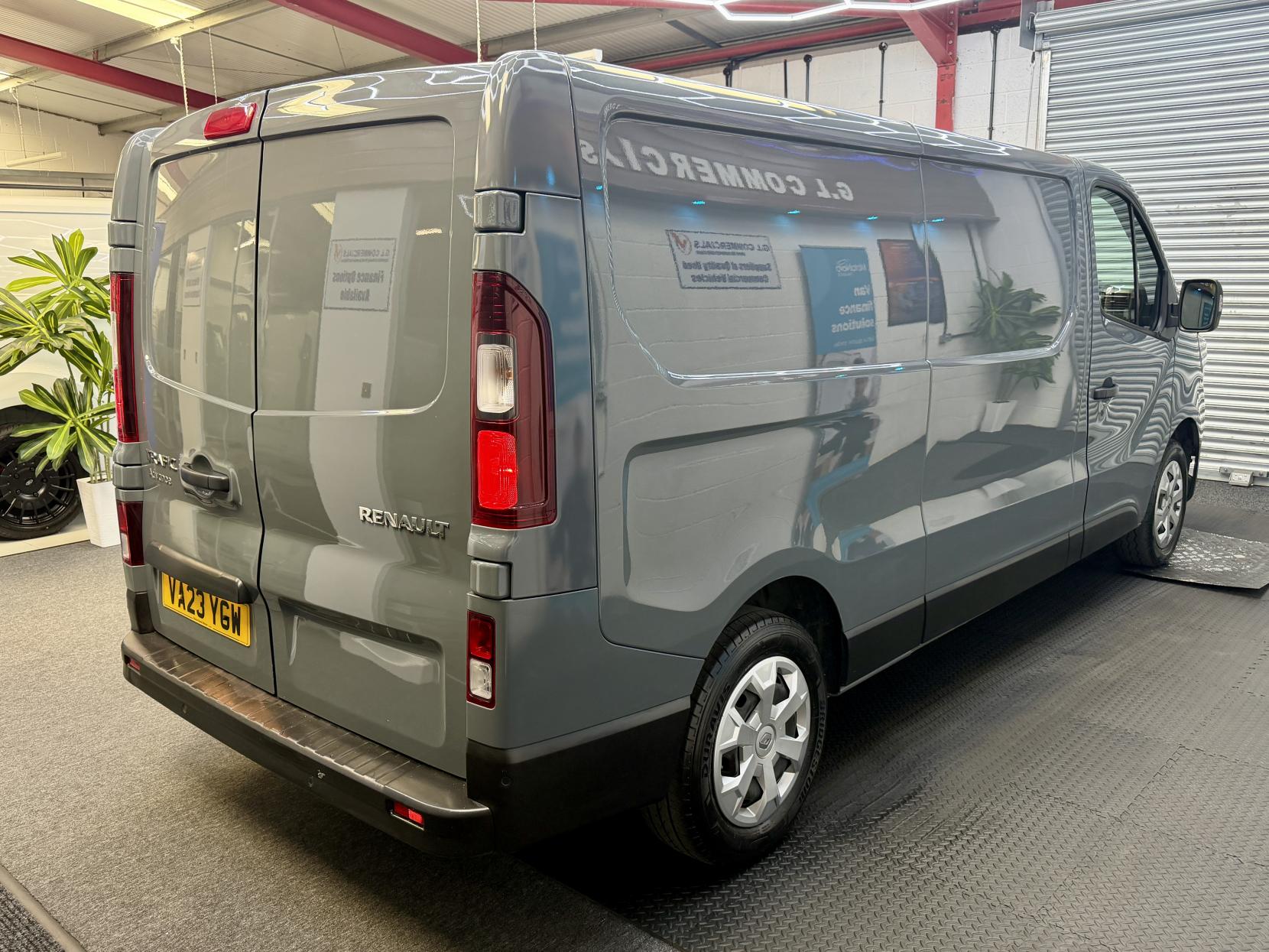 2023 Renault Trafic 2.0 dCi Blue LL30 Advance Panel Van 5dr Diesel Manual L2 H1 Euro 6 (s/s) (130 ps) - Thumbnail 5