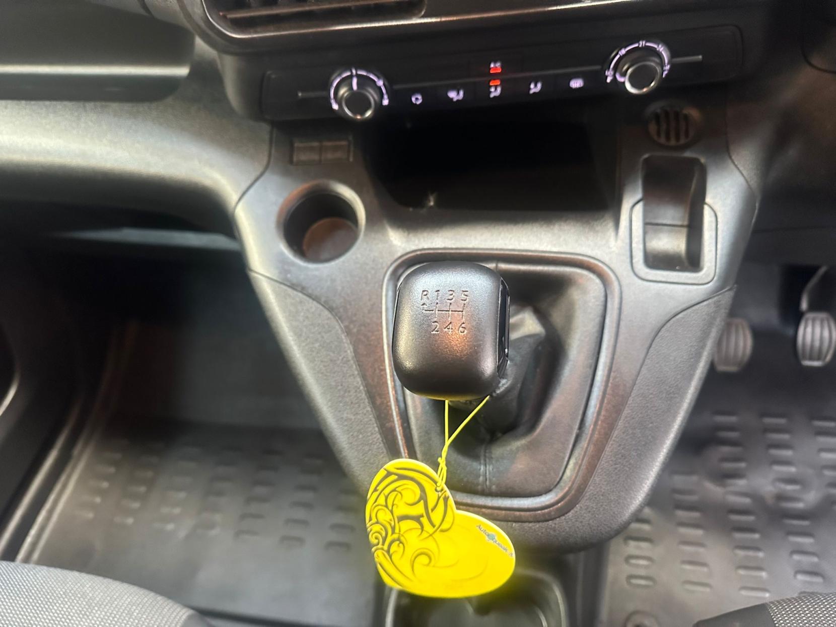 2023 Vauxhall Combo 1.5 Turbo D 2300 Prime Panel Van 5dr Diesel Manual L1 H1 Euro 6 (s/s) (100 ps) - Thumbnail 15