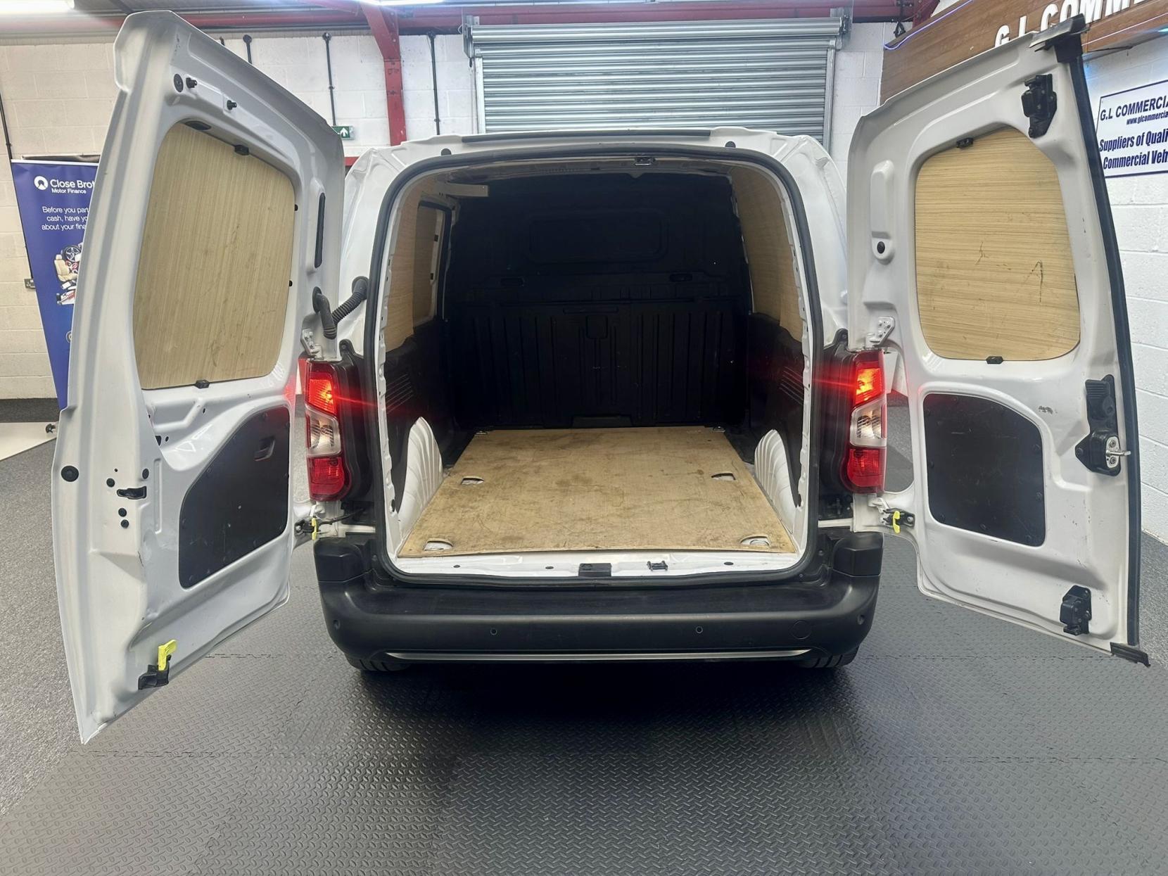 2023 Vauxhall Combo 1.5 Turbo D 2300 Prime Panel Van 5dr Diesel Manual L1 H1 Euro 6 (s/s) (100 ps) - Thumbnail 10