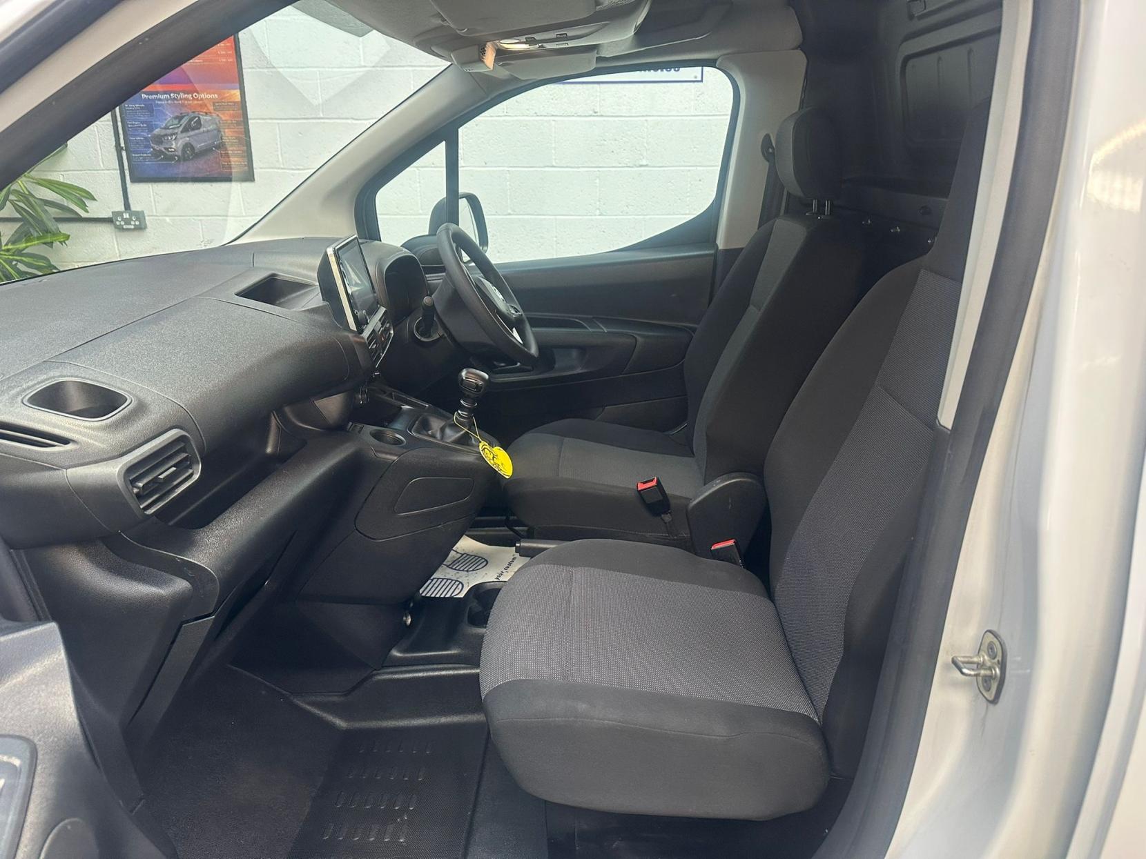 2023 Vauxhall Combo 1.5 Turbo D 2300 Prime Panel Van 5dr Diesel Manual L1 H1 Euro 6 (s/s) (100 ps) - Thumbnail 8