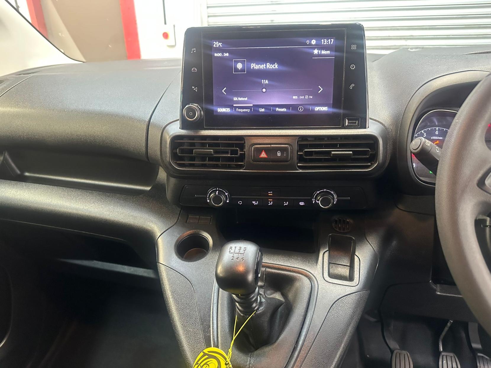 2023 Vauxhall Combo 1.5 Turbo D 2300 Prime Panel Van 5dr Diesel Manual L1 H1 Euro 6 (s/s) (100 ps) - Thumbnail 16