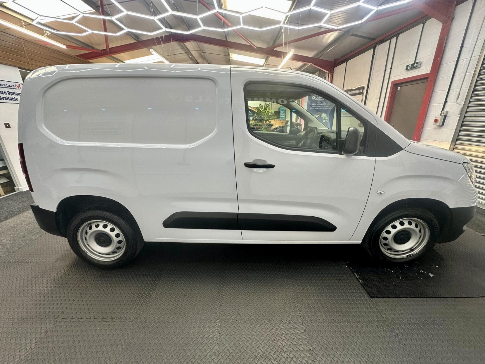 2023 Vauxhall Combo 1.5 Turbo D 2300 Prime Panel Van 5dr Diesel Manual L1 H1 Euro 6 (s/s) (100 ps) - Thumbnail 5