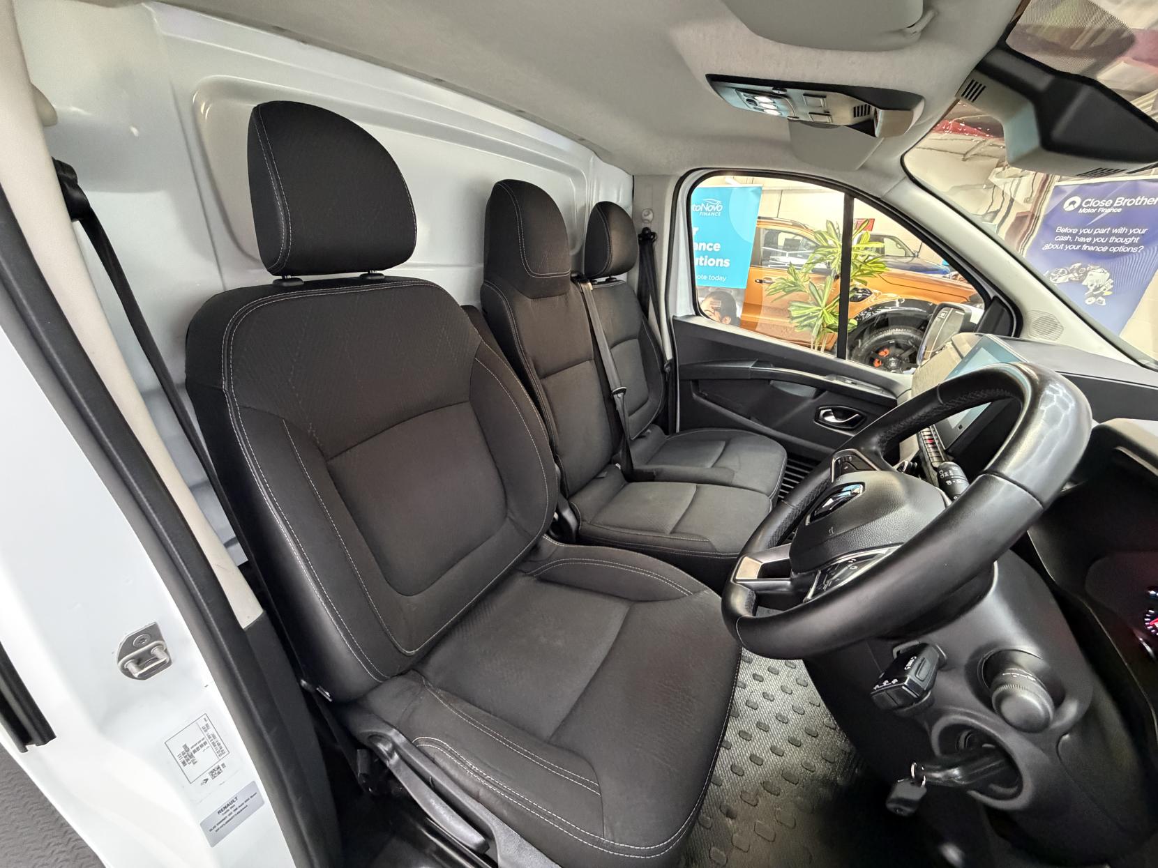 2023 Renault Trafic 2.0 dCi Blue SL28 Sport Panel Van 5dr Diesel EDC L1 H1 Euro 6 (s/s) (150 ps) - Thumbnail 20