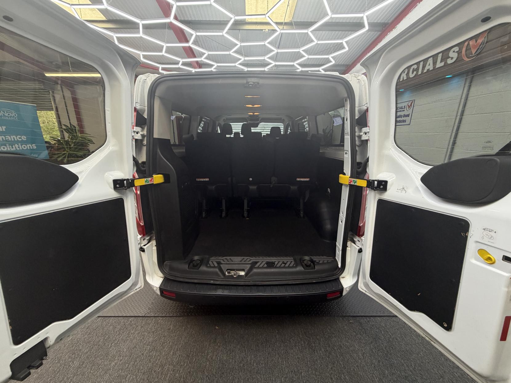 2023 Ford Transit Custom 2.0 320 EcoBlue Trend Kombi Double Cab 5dr Diesel Auto L2 H1 Euro 6 (s/s) (130 ps) - Thumbnail 6