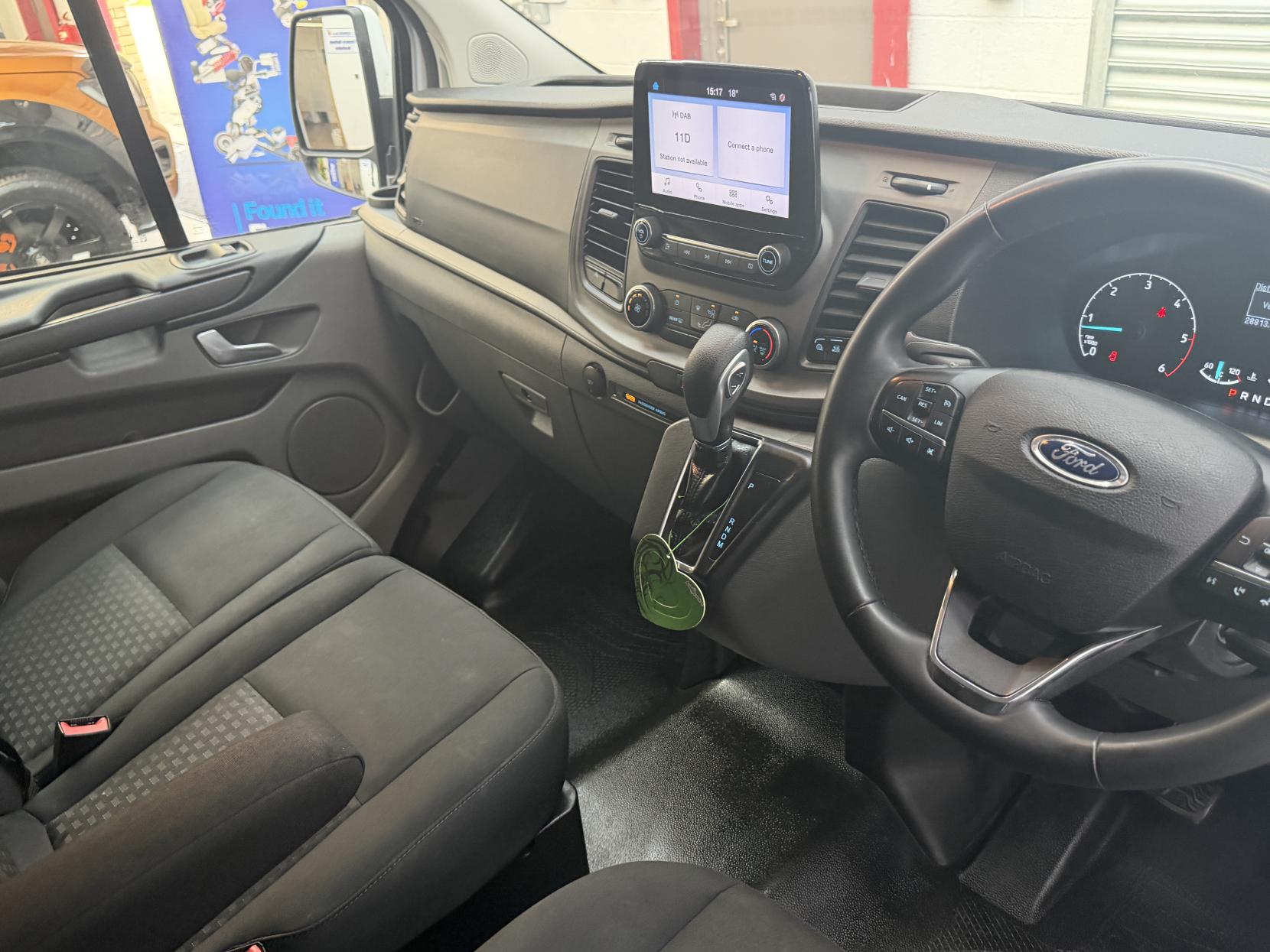 2023 Ford Transit Custom 2.0 320 EcoBlue Trend Kombi Double Cab 5dr Diesel Auto L2 H1 Euro 6 (s/s) (130 ps) - Thumbnail 17