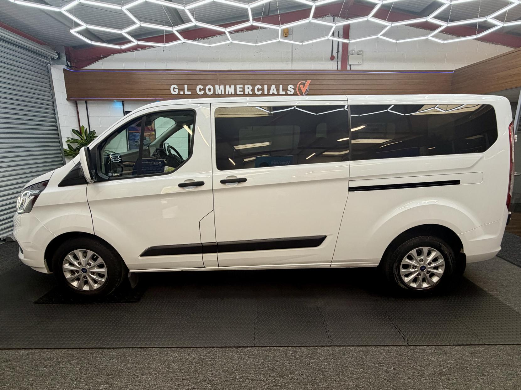 2023 Ford Transit Custom 2.0 320 EcoBlue Trend Kombi Double Cab 5dr Diesel Auto L2 H1 Euro 6 (s/s) (130 ps) - Thumbnail 4