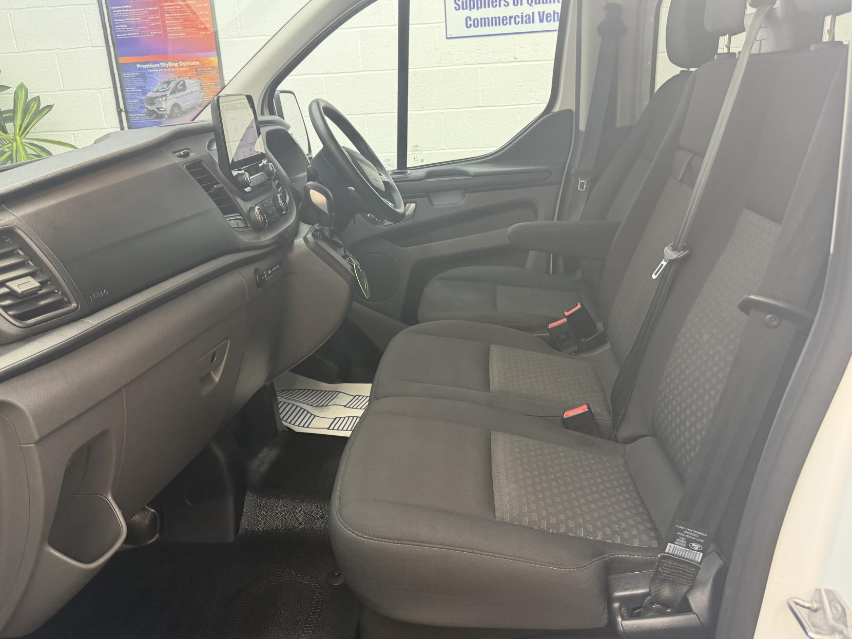 2023 Ford Transit Custom 2.0 320 EcoBlue Trend Kombi Double Cab 5dr Diesel Auto L2 H1 Euro 6 (s/s) (130 ps) - Thumbnail 32