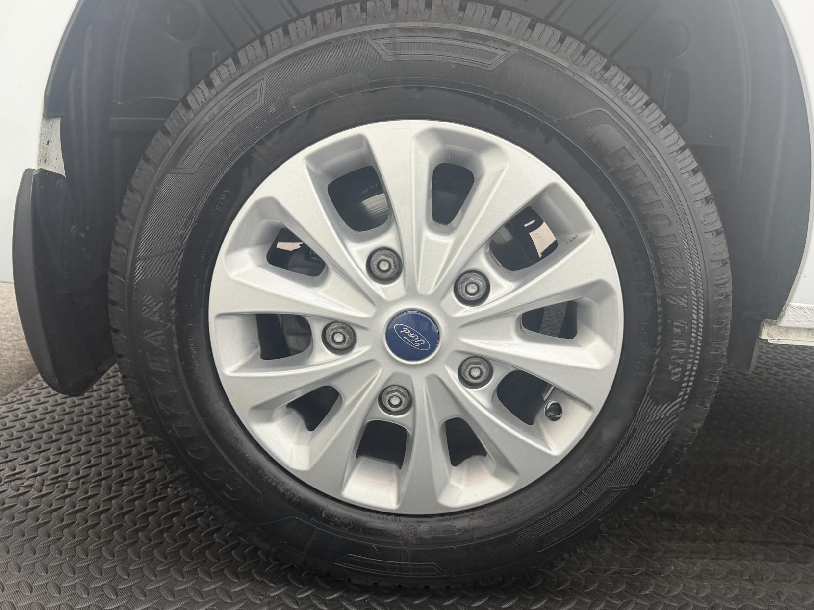 2023 Ford Transit Custom 2.0 320 EcoBlue Trend Kombi Double Cab 5dr Diesel Auto L2 H1 Euro 6 (s/s) (130 ps) - Thumbnail 10