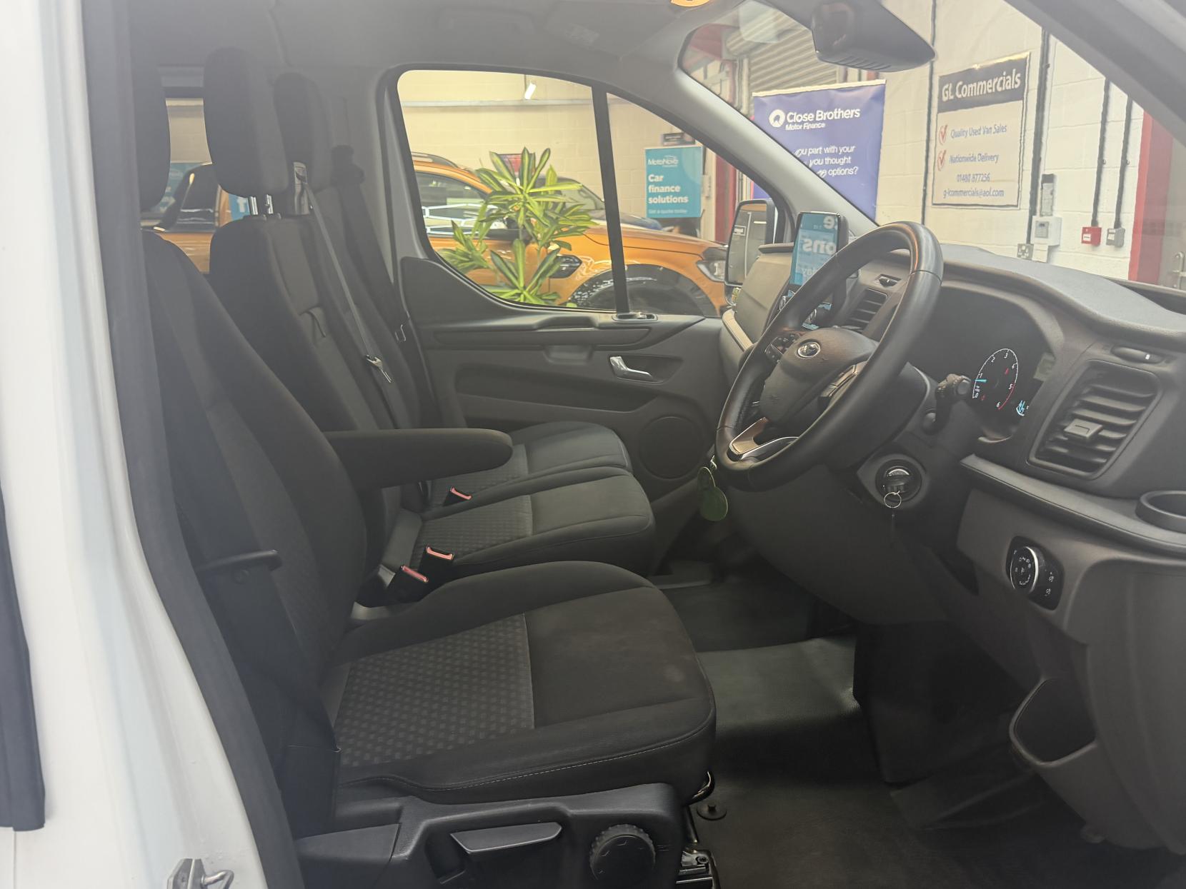 2023 Ford Transit Custom 2.0 320 EcoBlue Trend Kombi Double Cab 5dr Diesel Auto L2 H1 Euro 6 (s/s) (130 ps) - Thumbnail 24
