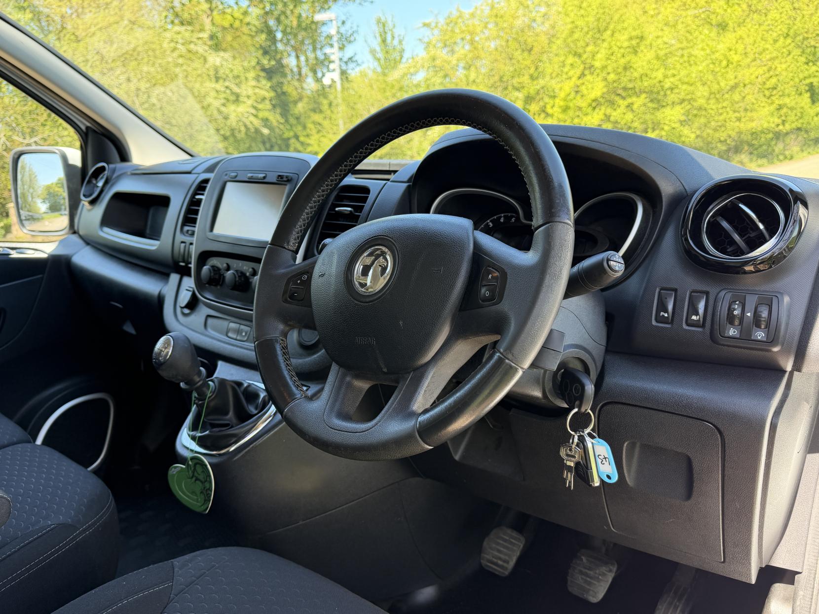 2015 Vauxhall Vivaro 1.6 CDTi 2700 BiTurbo ecoFLEX Sportive Panel Van 5dr Diesel Manual L1 H1 Euro 5 (s/s) (120 ps) - Thumbnail 15