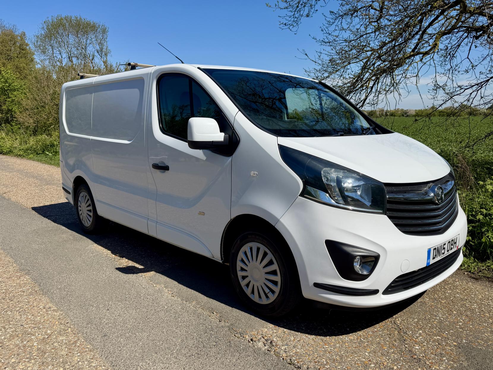 2015 Vauxhall Vivaro 1.6 CDTi 2700 BiTurbo ecoFLEX Sportive Panel Van 5dr Diesel Manual L1 H1 Euro 5 (s/s) (120 ps) - Thumbnail 2