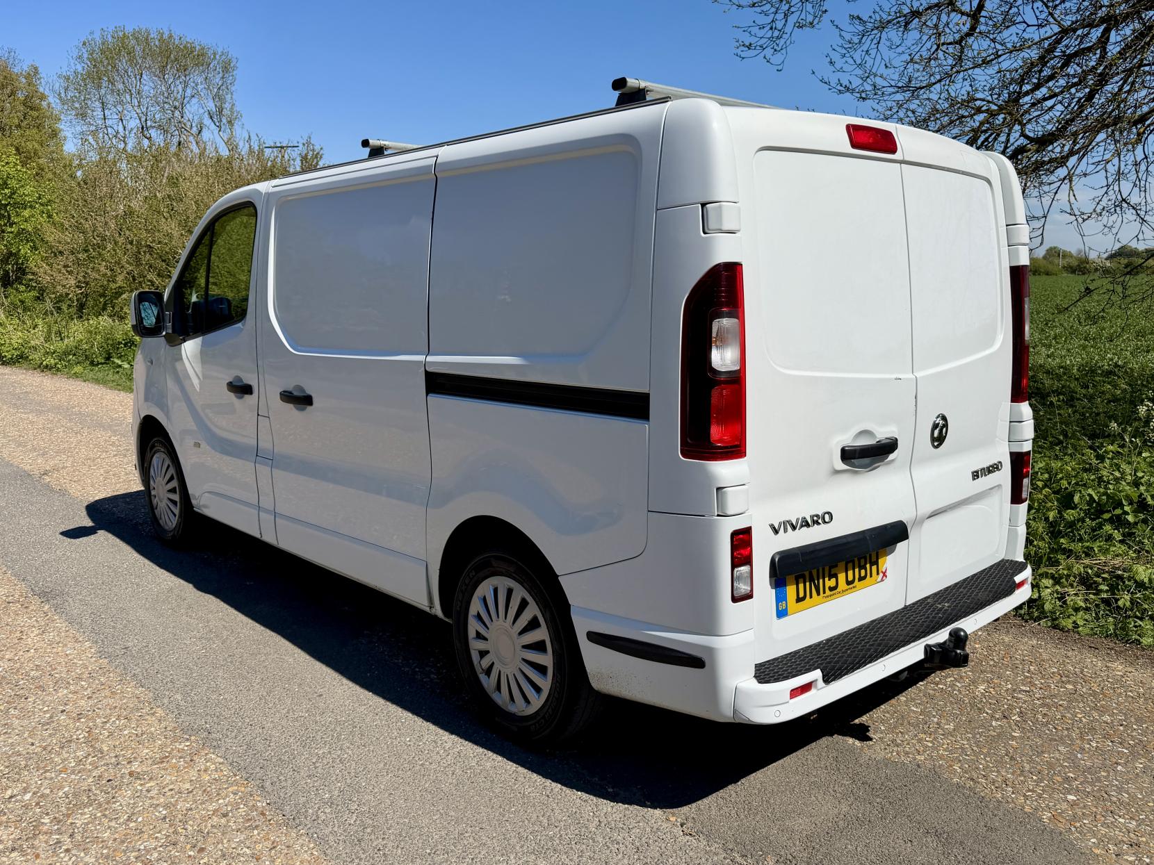 2015 Vauxhall Vivaro 1.6 CDTi 2700 BiTurbo ecoFLEX Sportive Panel Van 5dr Diesel Manual L1 H1 Euro 5 (s/s) (120 ps) - Thumbnail 3