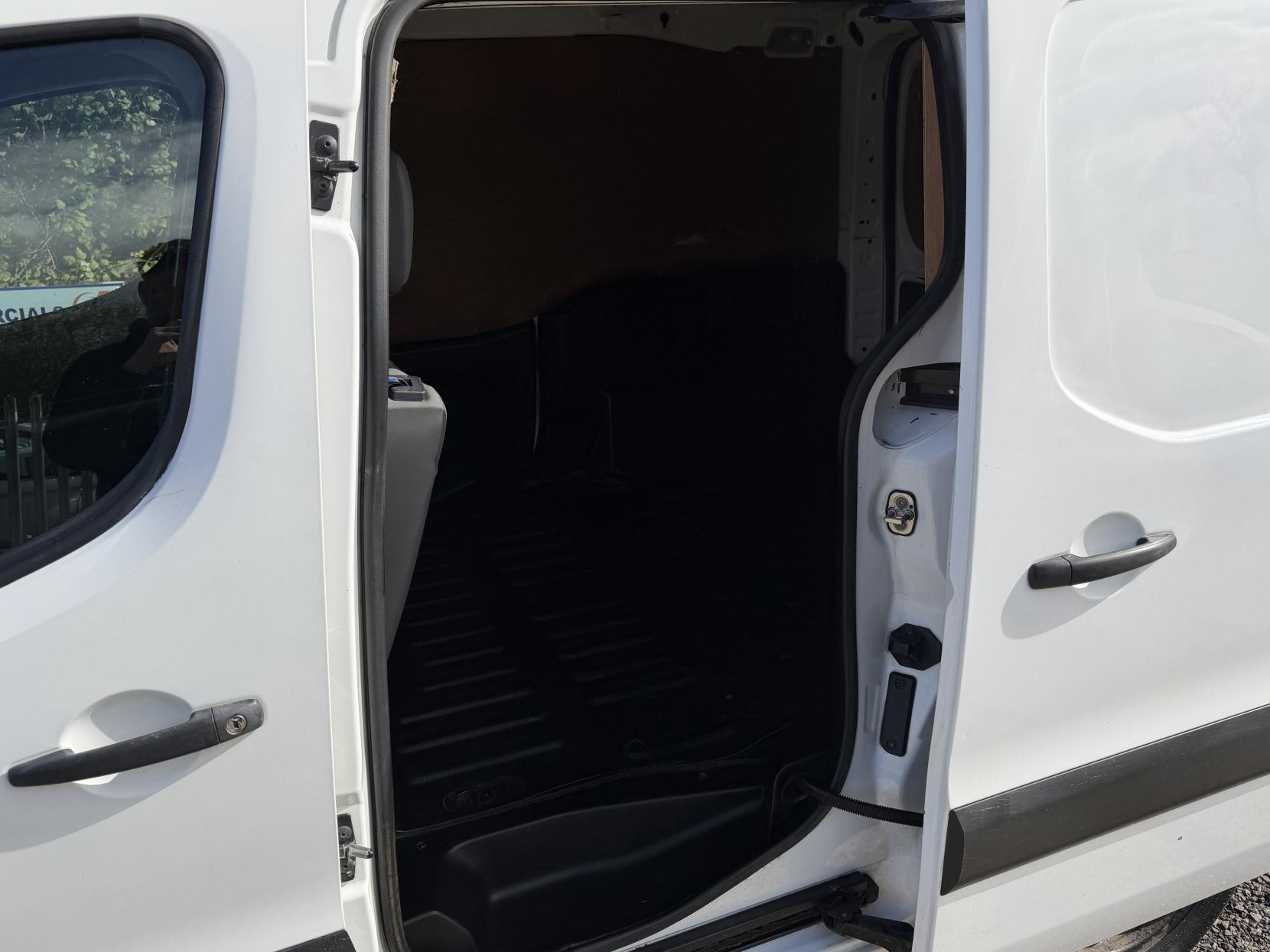 Citroen Berlingo 1.6 HDi 625 Enterprise Panel Van 5dr Diesel Manual L1 (131 g/km, 75 bhp)