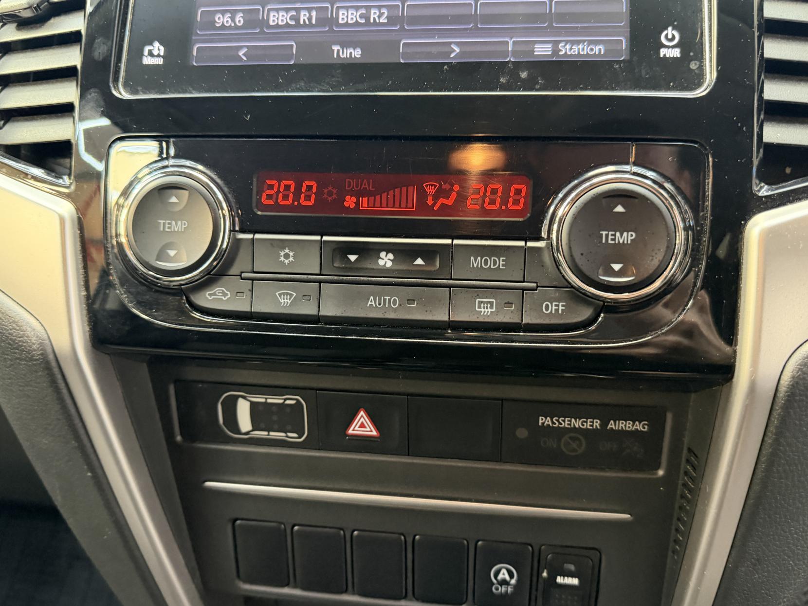 2019 Mitsubishi L200 2.2 DI-D DC Warrior Pickup Double Cab 4dr Diesel Manual 4WD Euro 6 (s/s) (150 ps) - Thumbnail 17