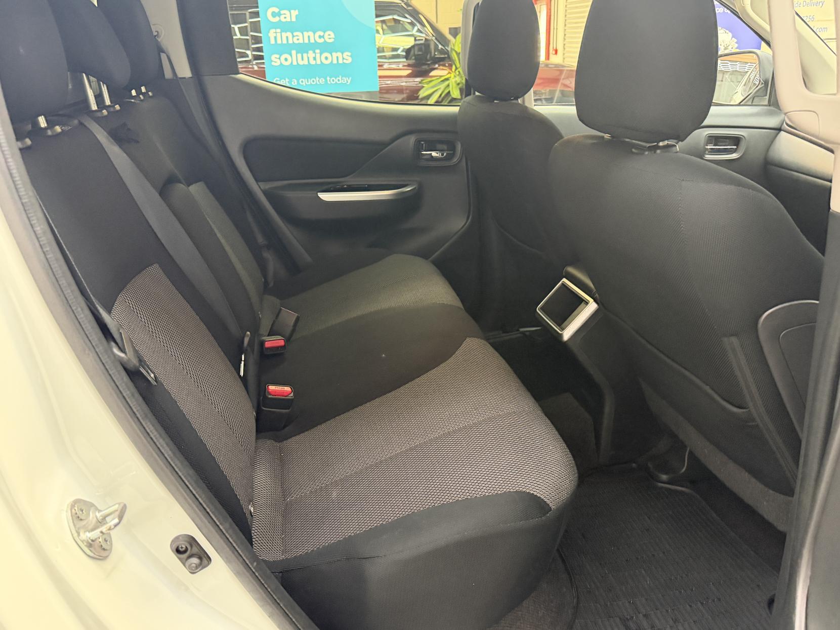 2019 Mitsubishi L200 2.2 DI-D DC Warrior Pickup Double Cab 4dr Diesel Manual 4WD Euro 6 (s/s) (150 ps) - Thumbnail 12