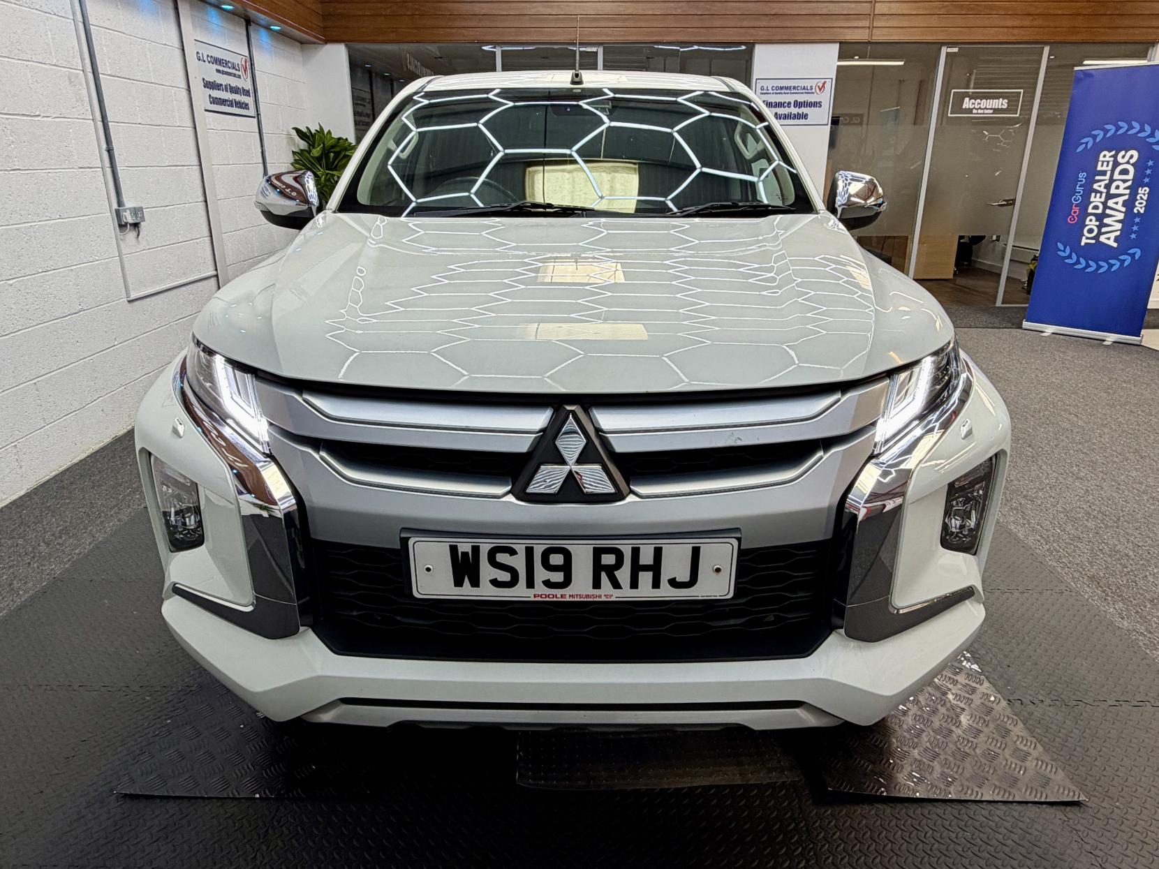 2019 Mitsubishi L200 2.2 DI-D DC Warrior Pickup Double Cab 4dr Diesel Manual 4WD Euro 6 (s/s) (150 ps) - Thumbnail 6