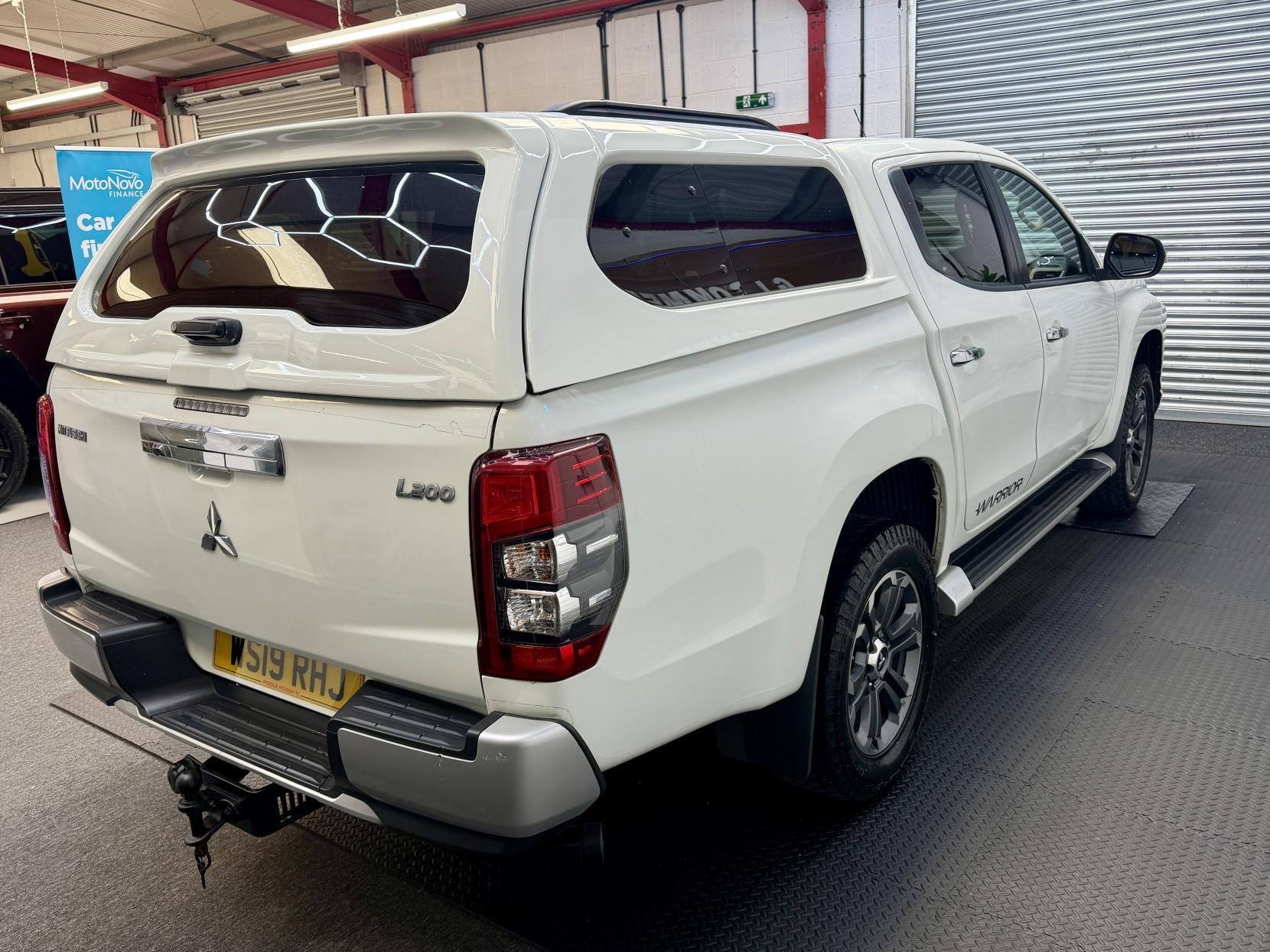 2019 Mitsubishi L200 2.2 DI-D DC Warrior Pickup Double Cab 4dr Diesel Manual 4WD Euro 6 (s/s) (150 ps) - Thumbnail 3