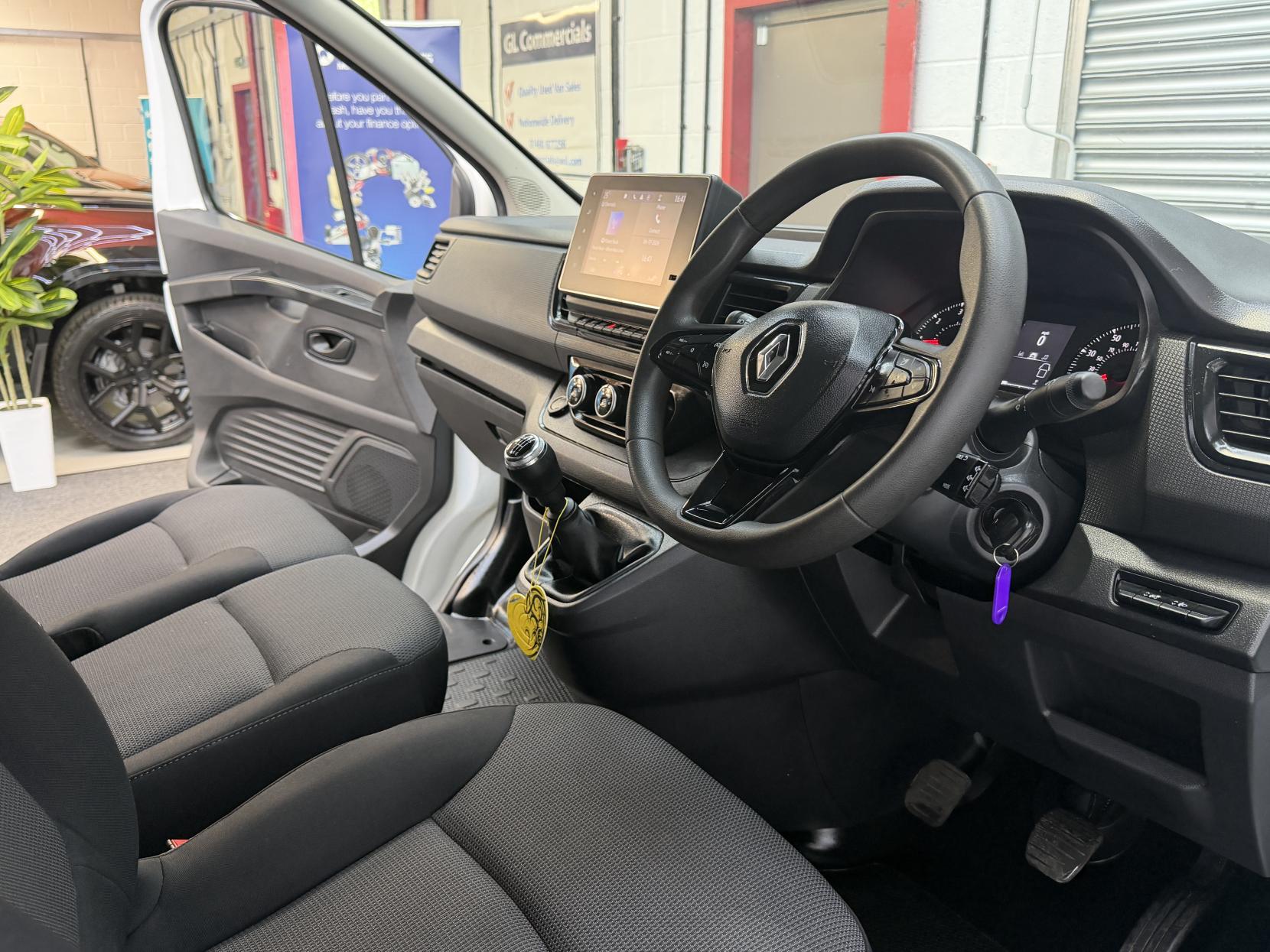 2023 Renault Trafic 2.0 dCi Blue LL30 Business+ Panel Van 5dr Diesel Manual L2 H1 Euro 6 (s/s) (130 ps) - Thumbnail 11