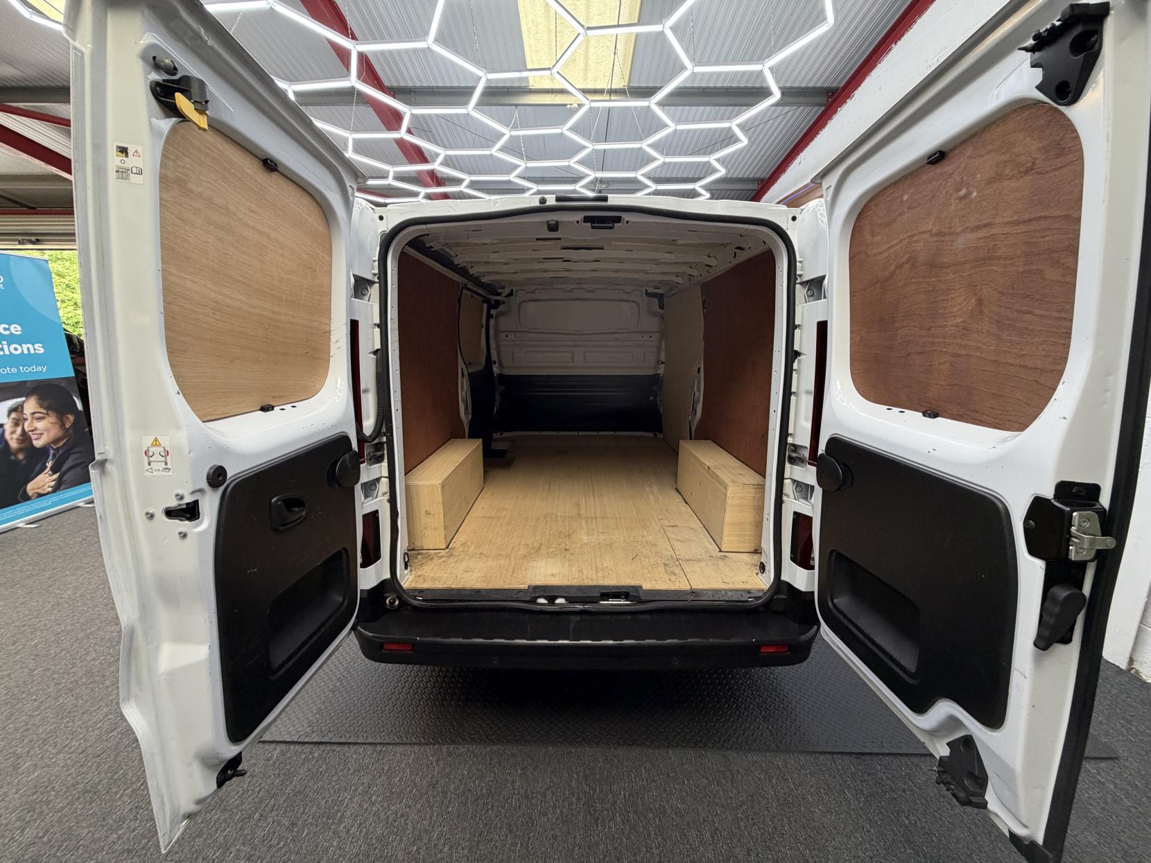 2023 Renault Trafic 2.0 dCi Blue LL30 Business+ Panel Van 5dr Diesel Manual L2 H1 Euro 6 (s/s) (130 ps) - Thumbnail 15