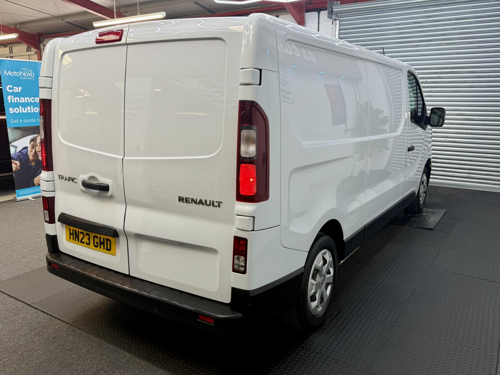 2023 Renault Trafic 2.0 dCi Blue LL30 Business+ Panel Van 5dr Diesel Manual L2 H1 Euro 6 (s/s) (130 ps) - Thumbnail 5
