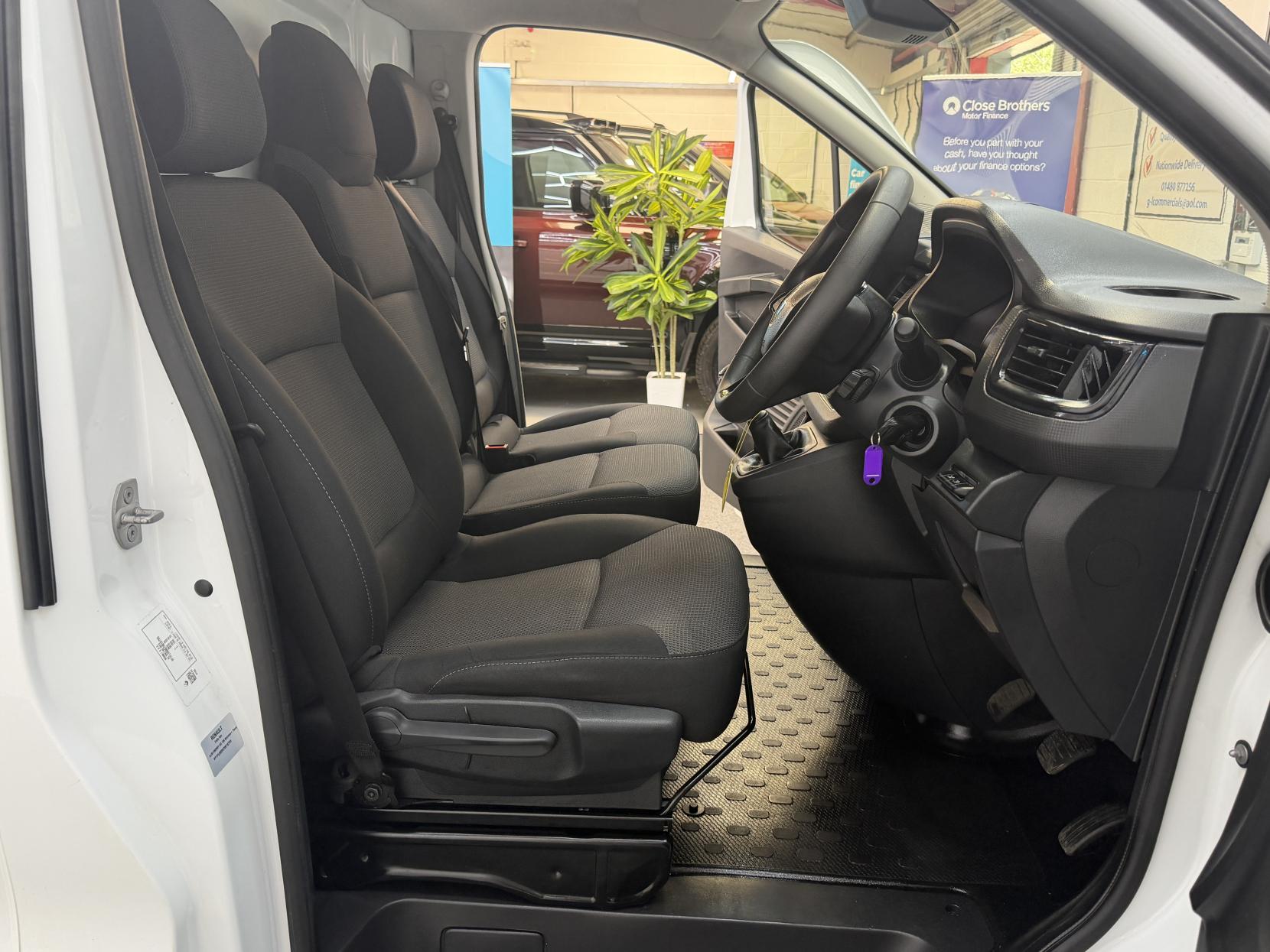 2023 Renault Trafic 2.0 dCi Blue LL30 Business+ Panel Van 5dr Diesel Manual L2 H1 Euro 6 (s/s) (130 ps) - Thumbnail 8