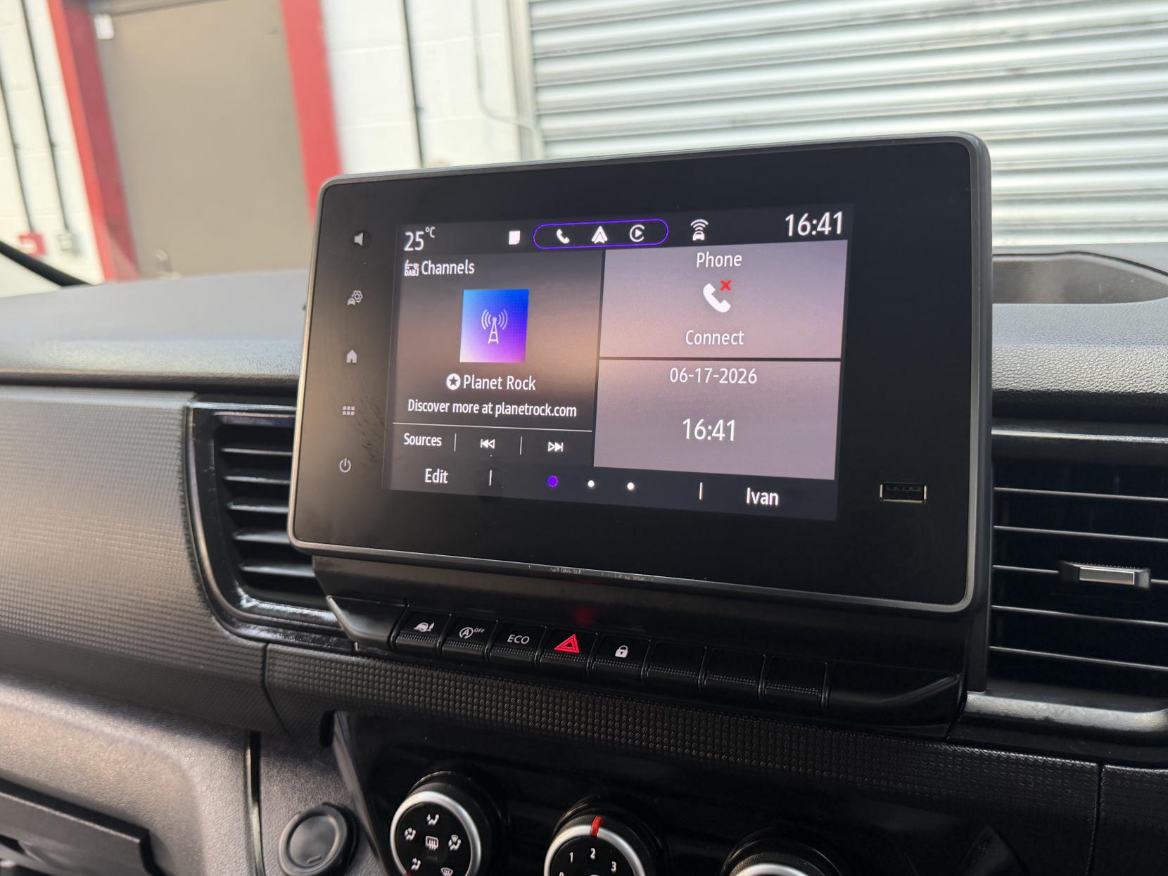 2023 Renault Trafic 2.0 dCi Blue LL30 Business+ Panel Van 5dr Diesel Manual L2 H1 Euro 6 (s/s) (130 ps) - Thumbnail 10