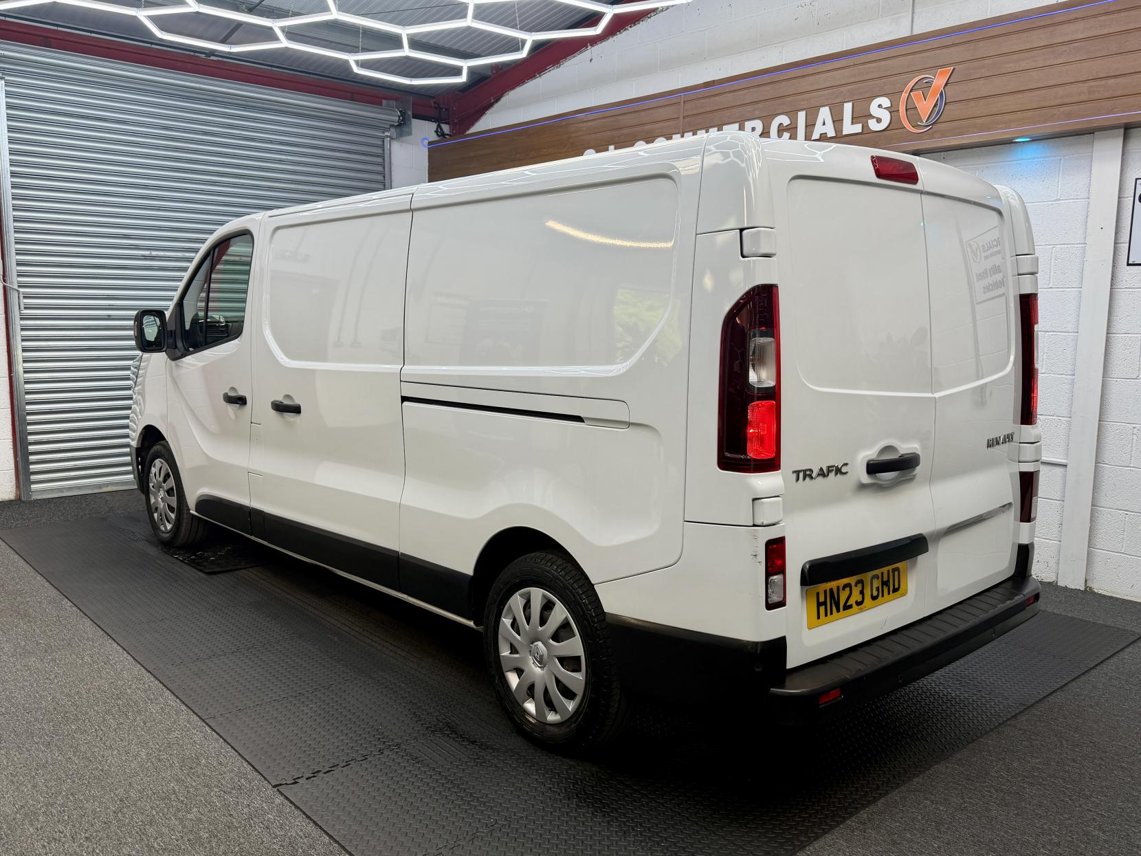 2023 Renault Trafic 2.0 dCi Blue LL30 Business+ Panel Van 5dr Diesel Manual L2 H1 Euro 6 (s/s) (130 ps) - Thumbnail 4