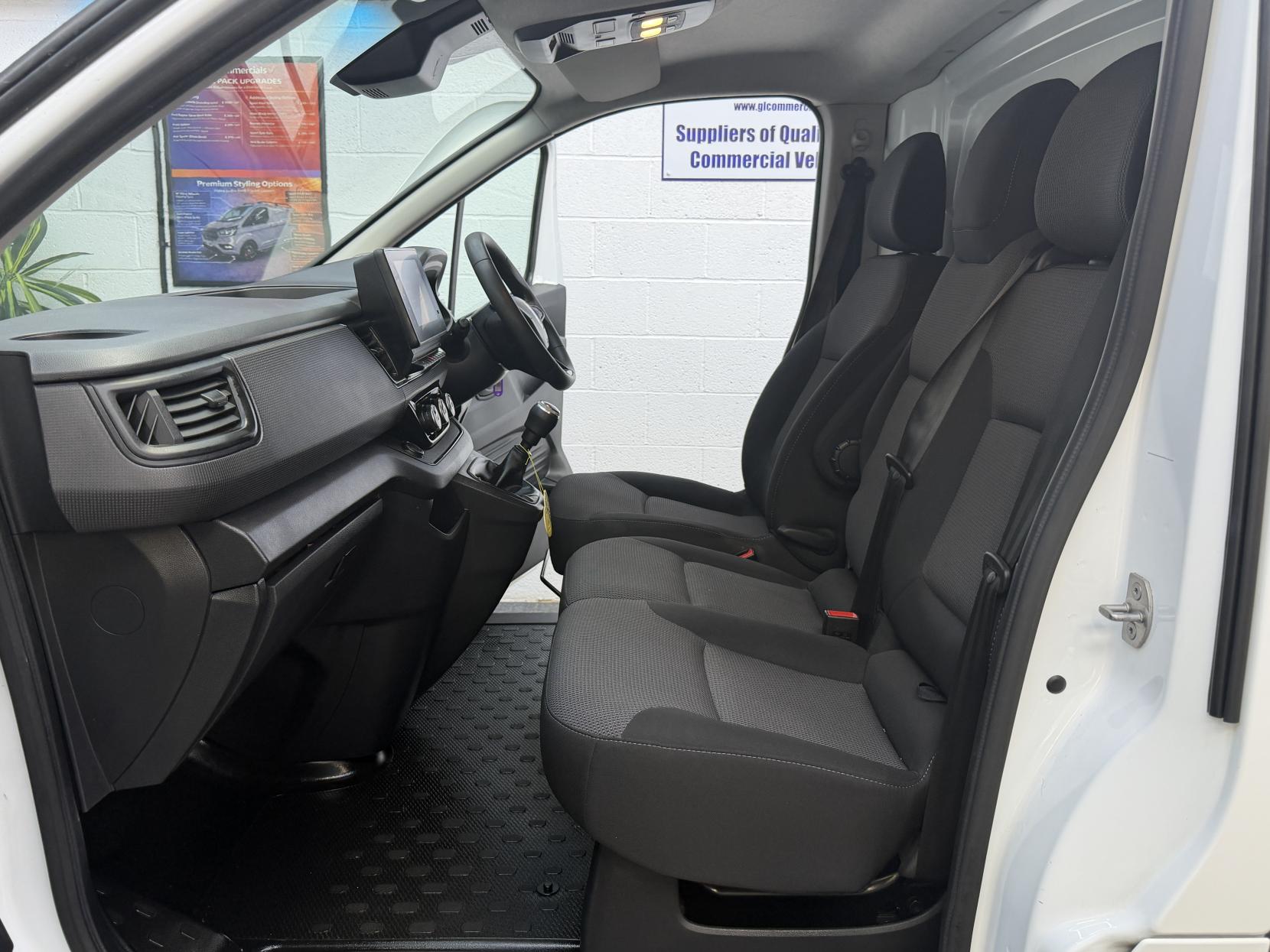 2023 Renault Trafic 2.0 dCi Blue LL30 Business+ Panel Van 5dr Diesel Manual L2 H1 Euro 6 (s/s) (130 ps) - Thumbnail 9