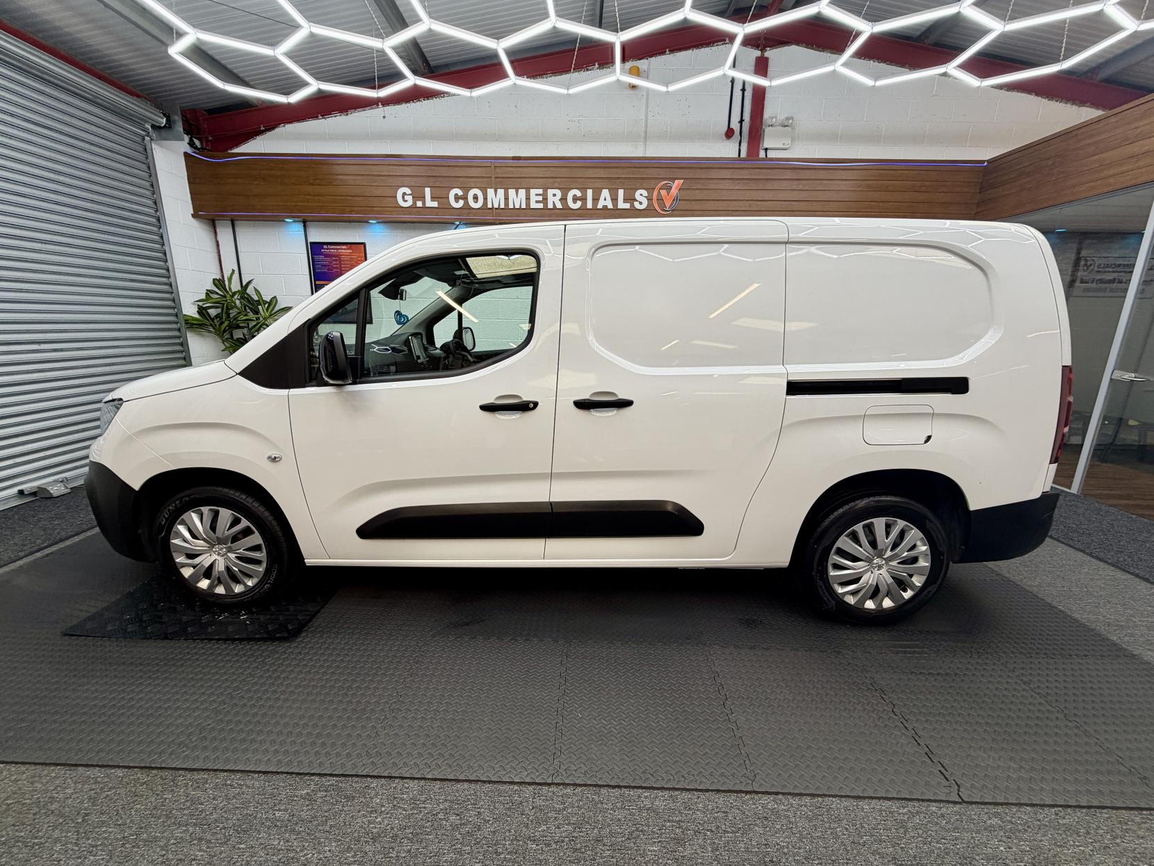 2022 Peugeot Partner - Thumbnail 4